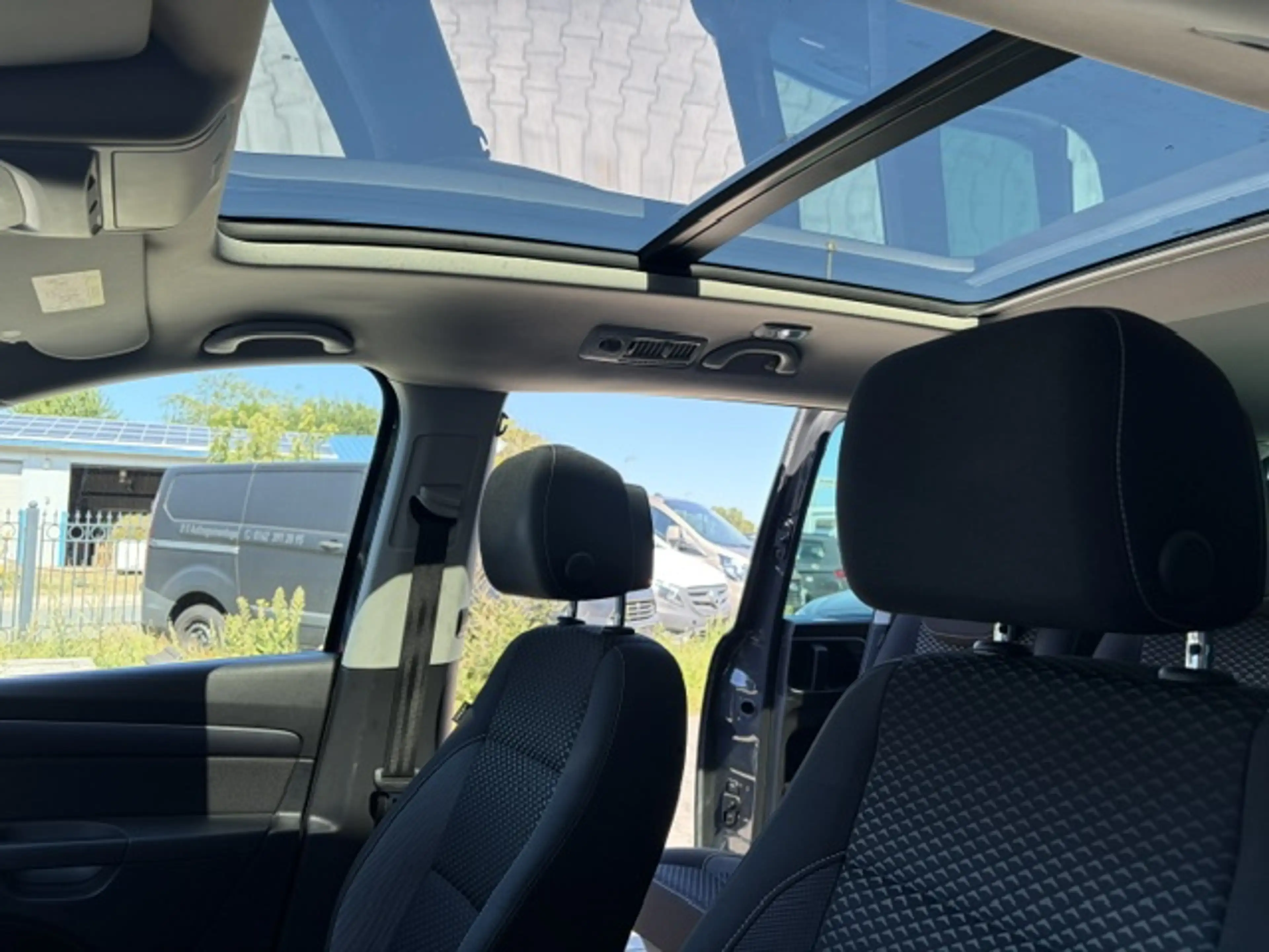 Volkswagen Sharan Sharan 1.4 TSI DSG Active — photo 11