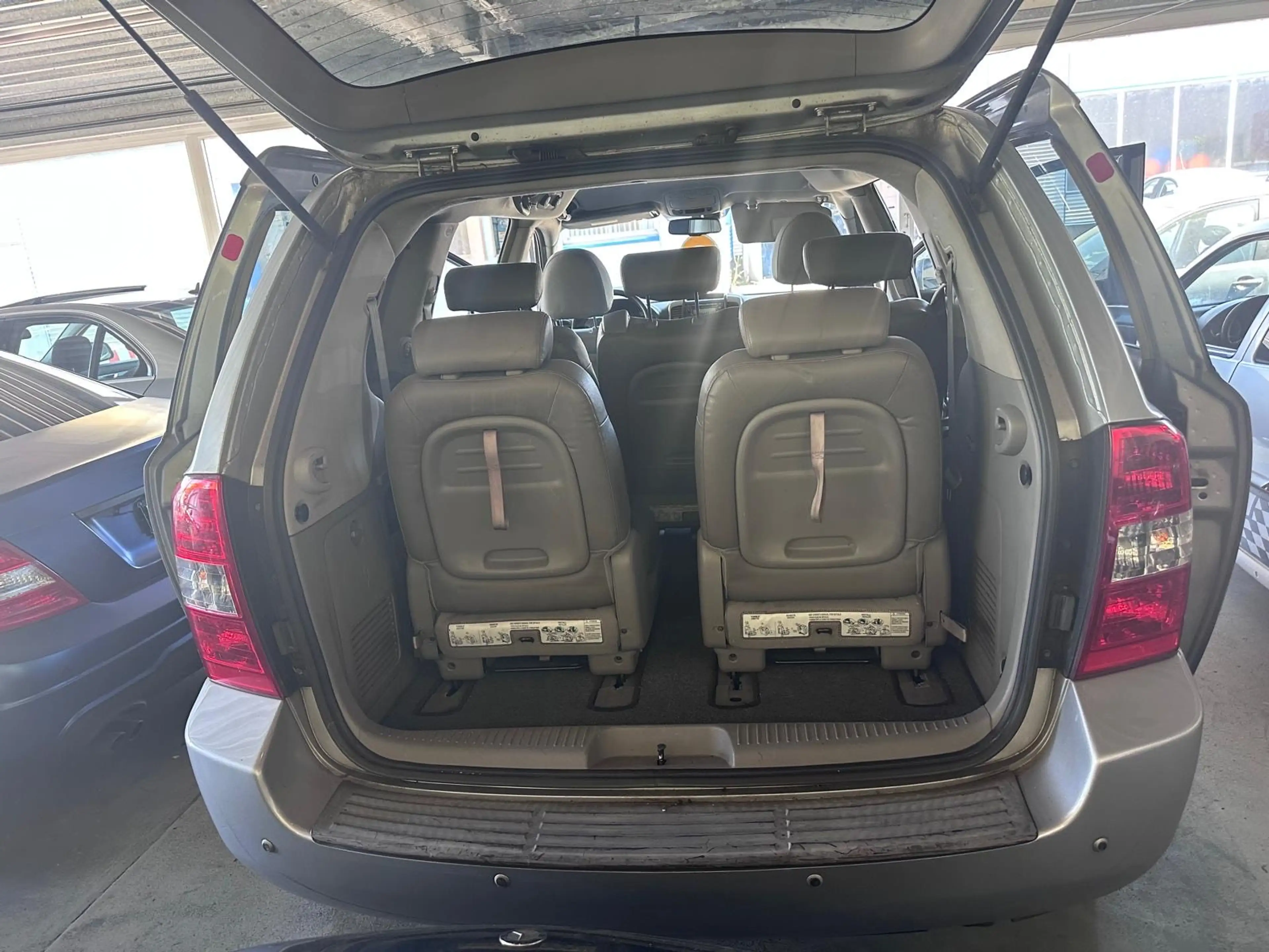Kia Carnival 2.9 CRDi VGT EX Basis Automatik — photo 11