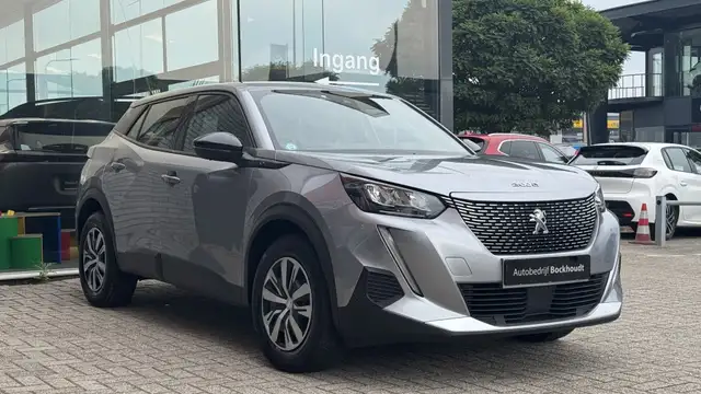 Peugeot E-2008 view 4