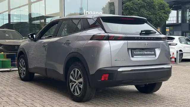 Peugeot E-2008 view 5