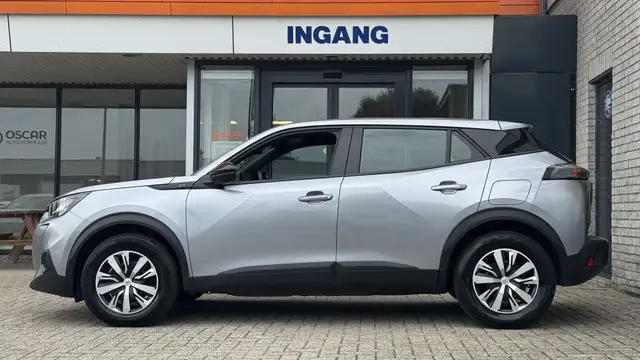 Peugeot E-2008 view 3