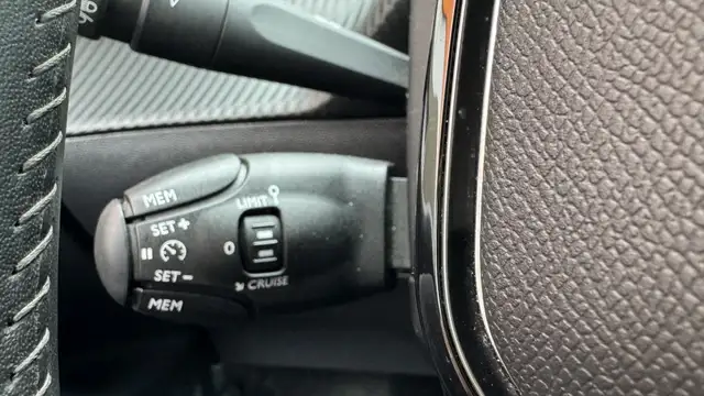 Peugeot E-2008 view 20