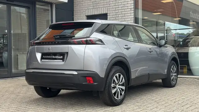 Peugeot E-2008 view 7