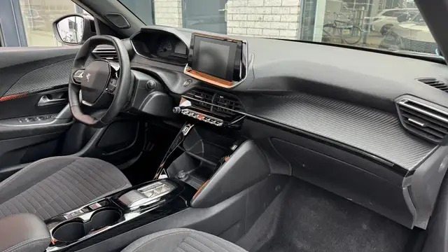 Peugeot E-2008 view 11