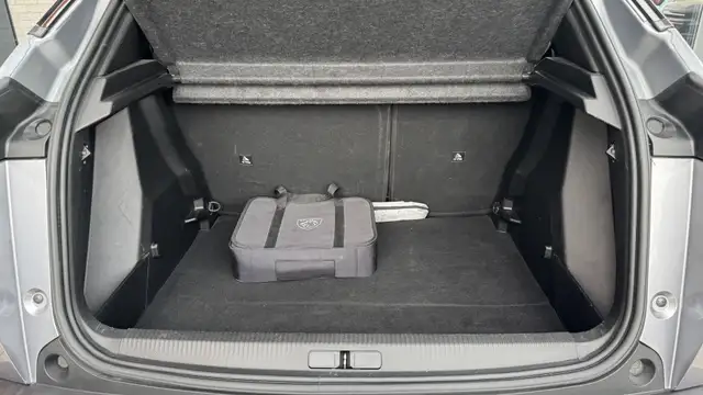 Peugeot E-2008 view 12