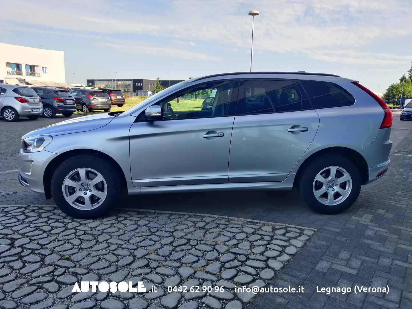 Volvo XC60 XC60 2.4 D4 Business AWD Automatica Argento - 2