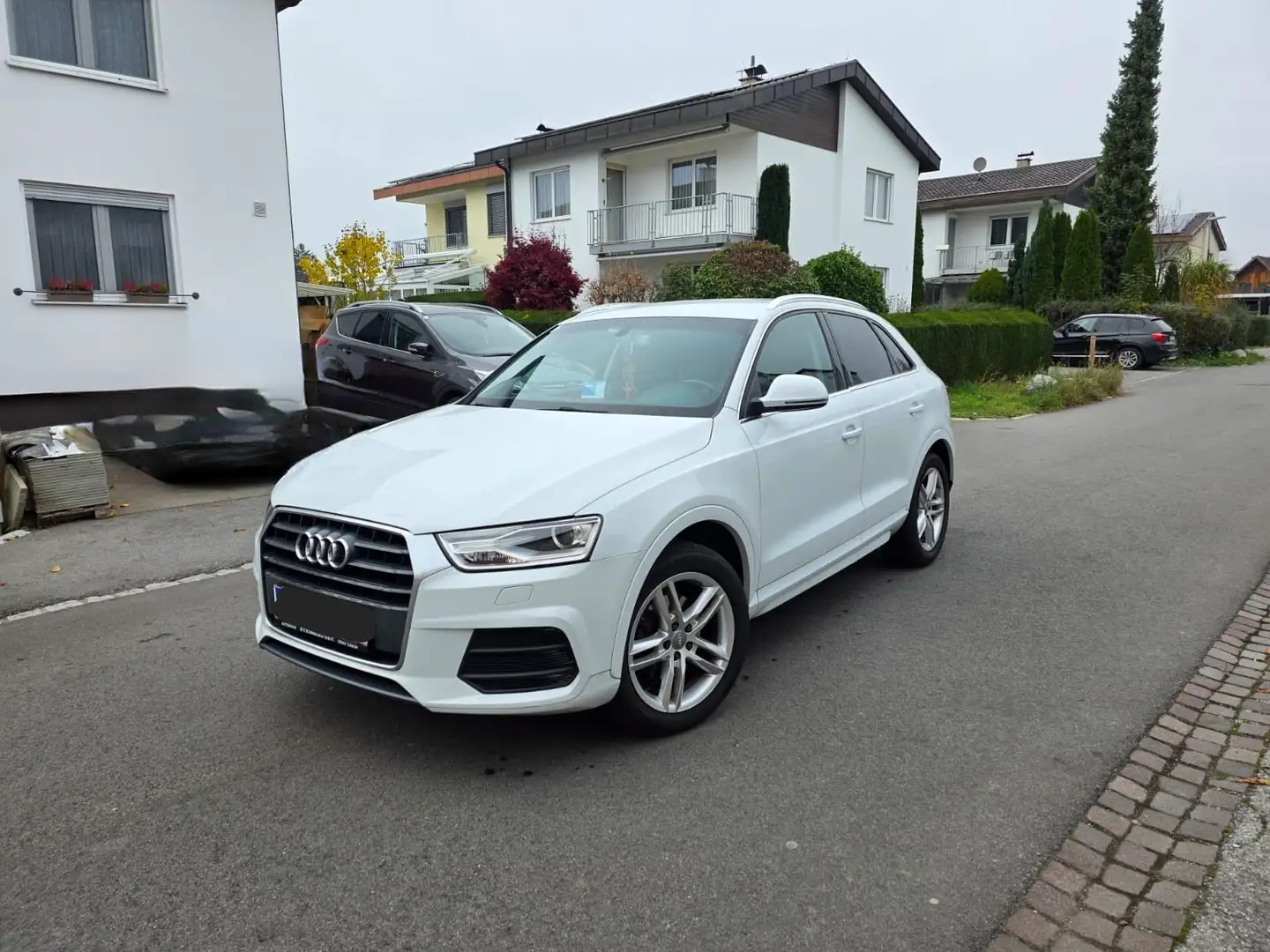 Audi Q3 2,0 TDI Weiß - 1
