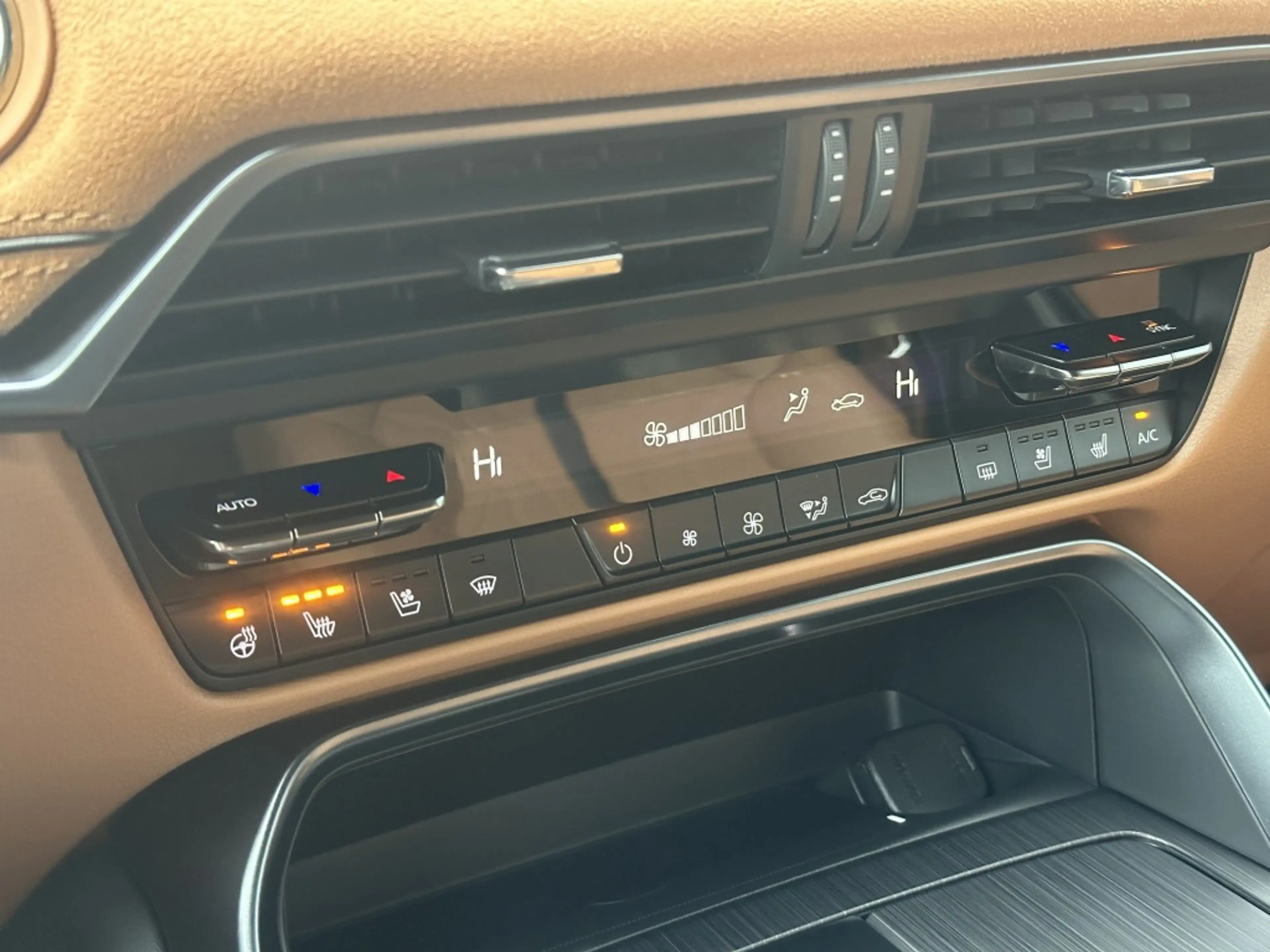 Mazda CX-60 2.5 PHEV Homura Plus / Tan Nappa Lederen Bekleding — photo 19