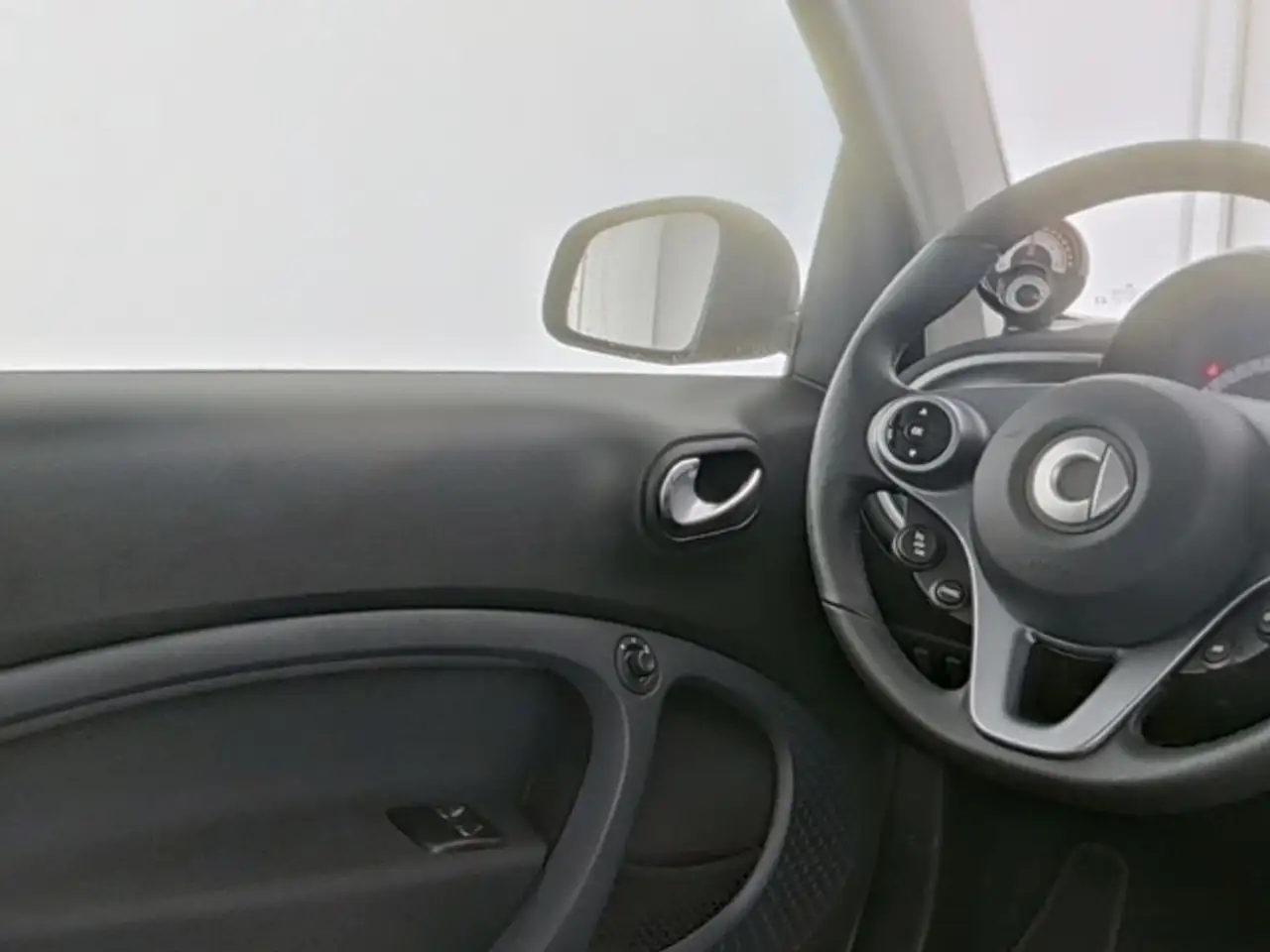 smart forTwo 2024 — фото 9