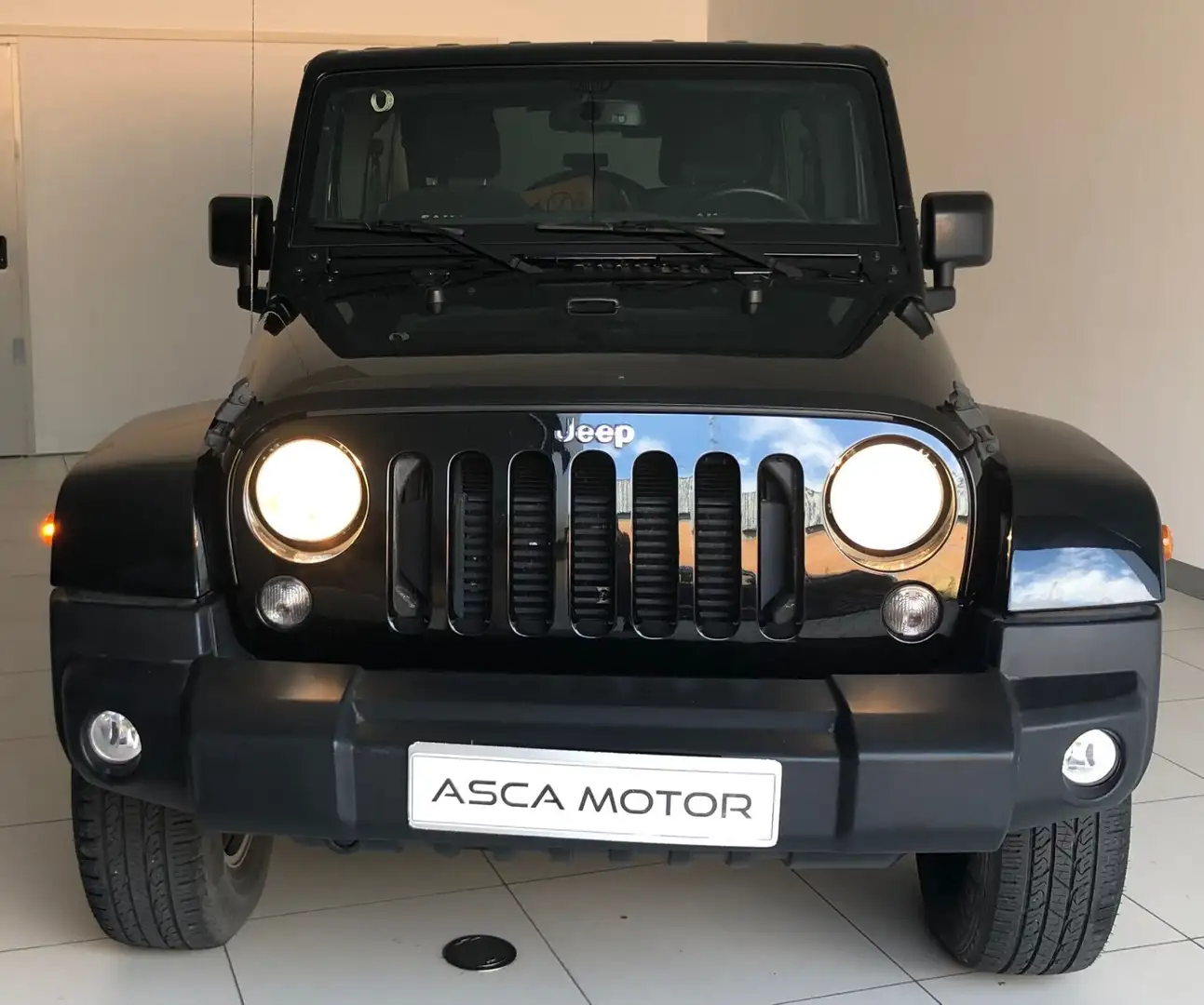 Jeep Wrangler Unlimited 2.8 CRD DPF Sahara Auto Nero - 2