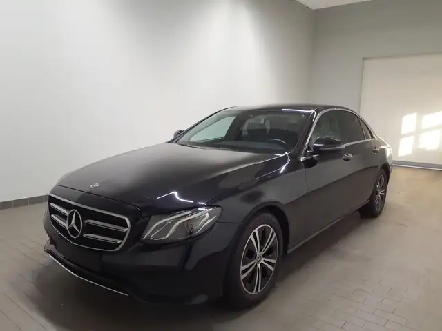 Mercedes-Benz E 220 E220d Limousine Standhzg+Navi+LED+Ambiente