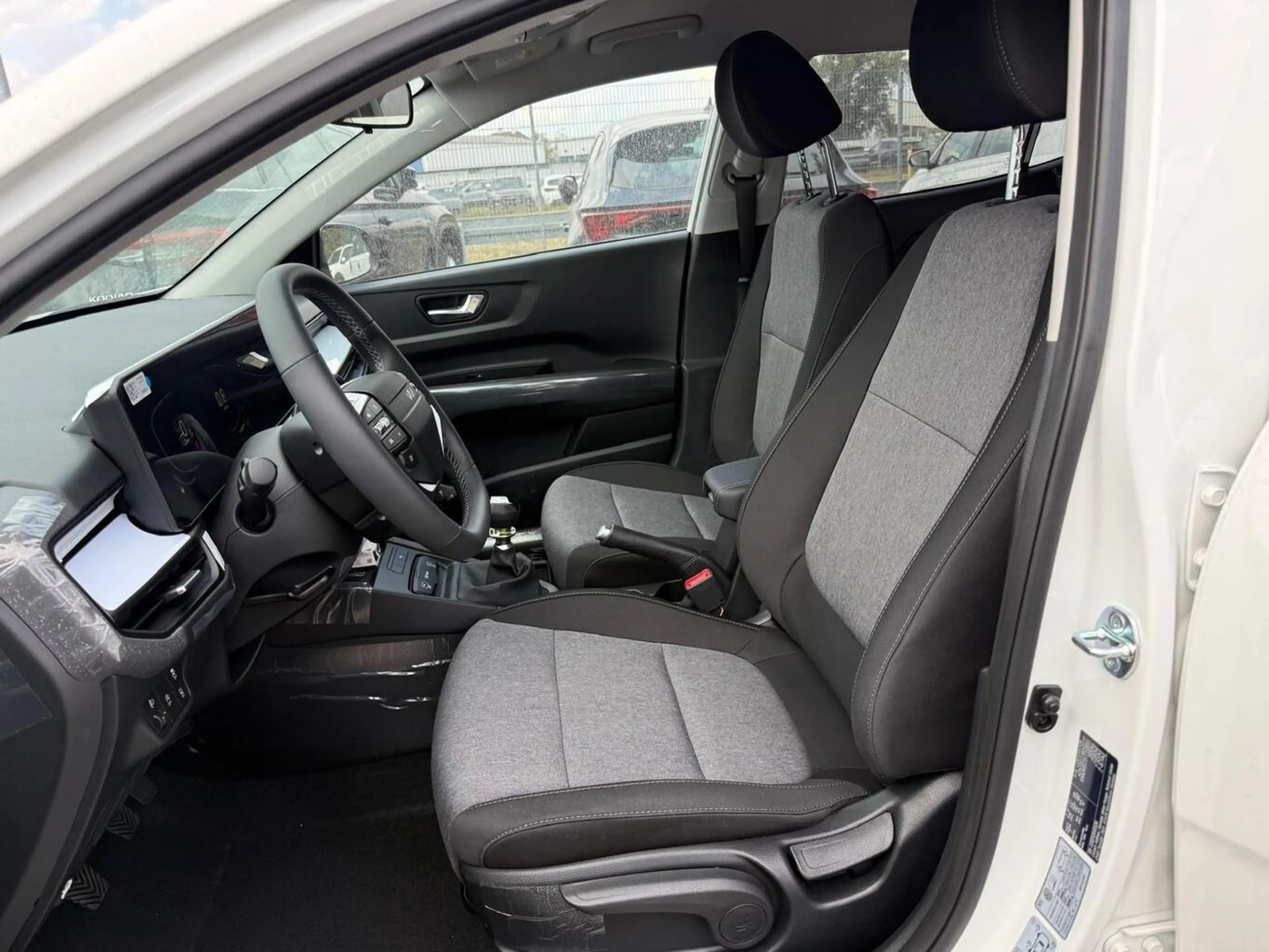 Kia Stonic MT MHEV LED PrivG Nav DigC LM16 2xPDC 84 kW (11... — photo 9