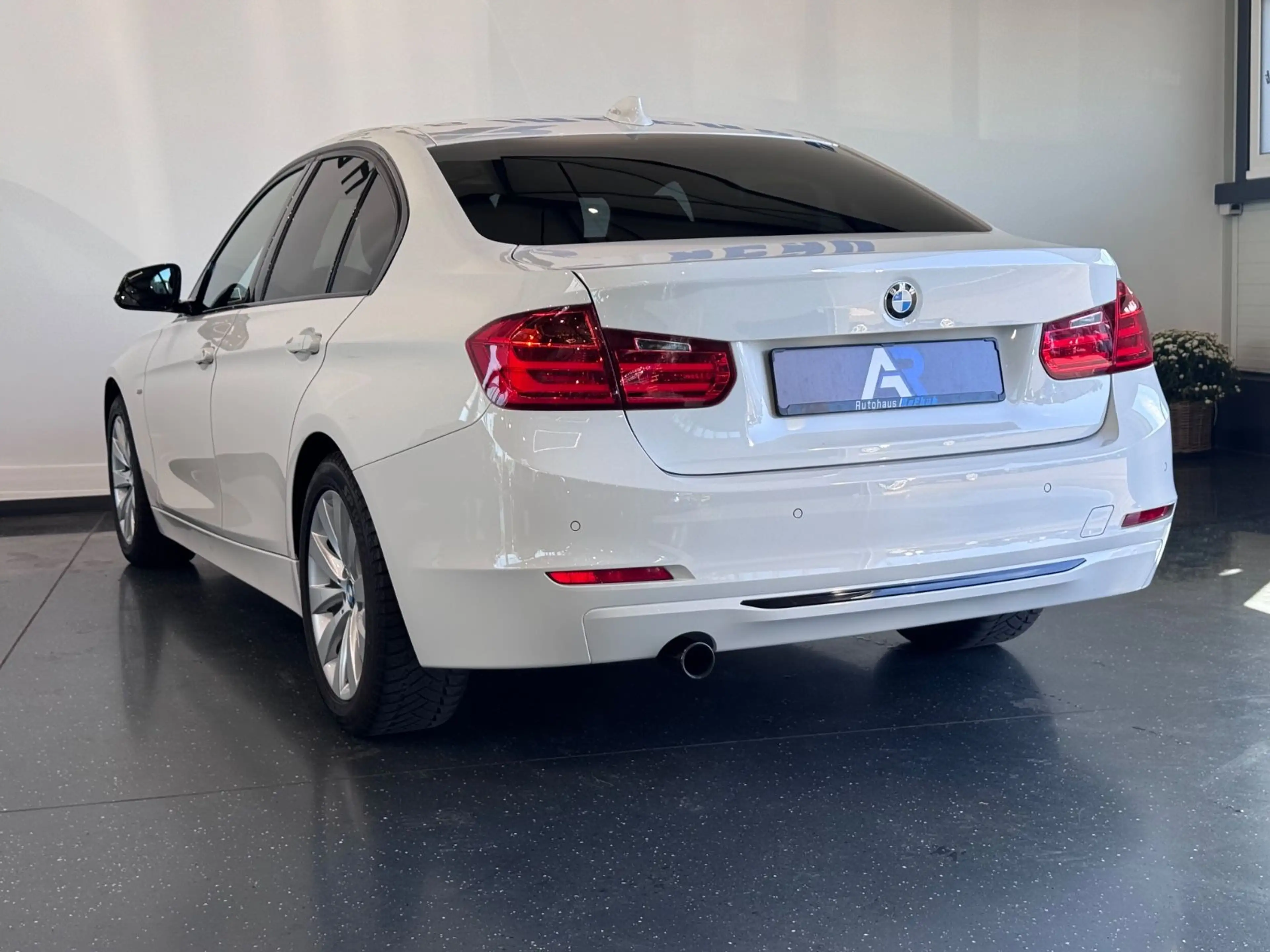 BMW 316 i 3 Limousine*PDC*SHZ*XENON*NAVI* — photo 10