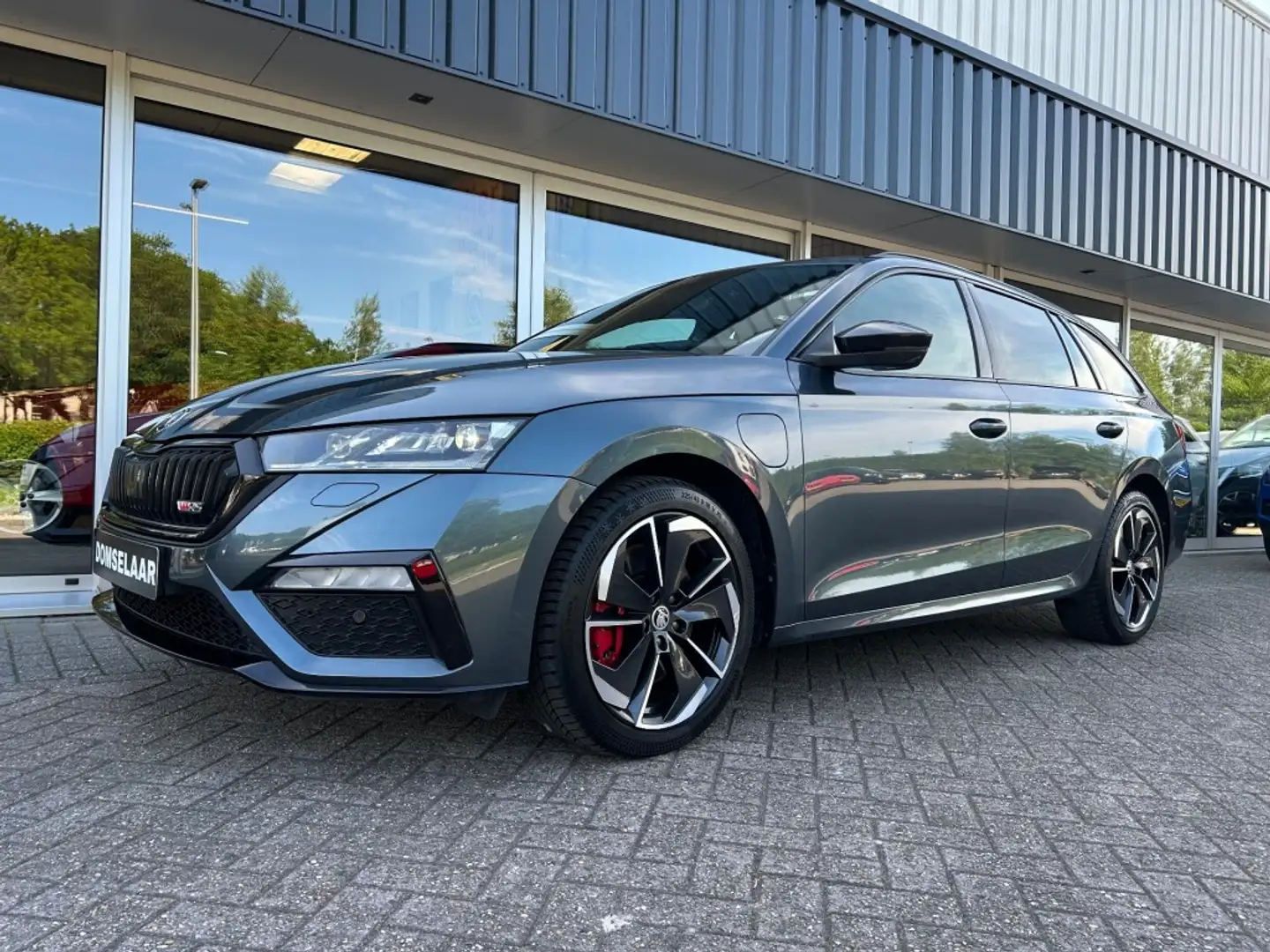 Skoda Octavia Skoda Octavia Combi 1.4 TSI RS iV PHEV 245Pk!Busin Grau - 1