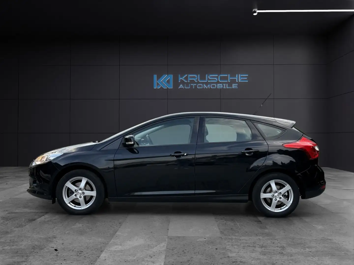 Ford Focus Lim. Trend*Klimaautomatik*PDC* Schwarz - 2