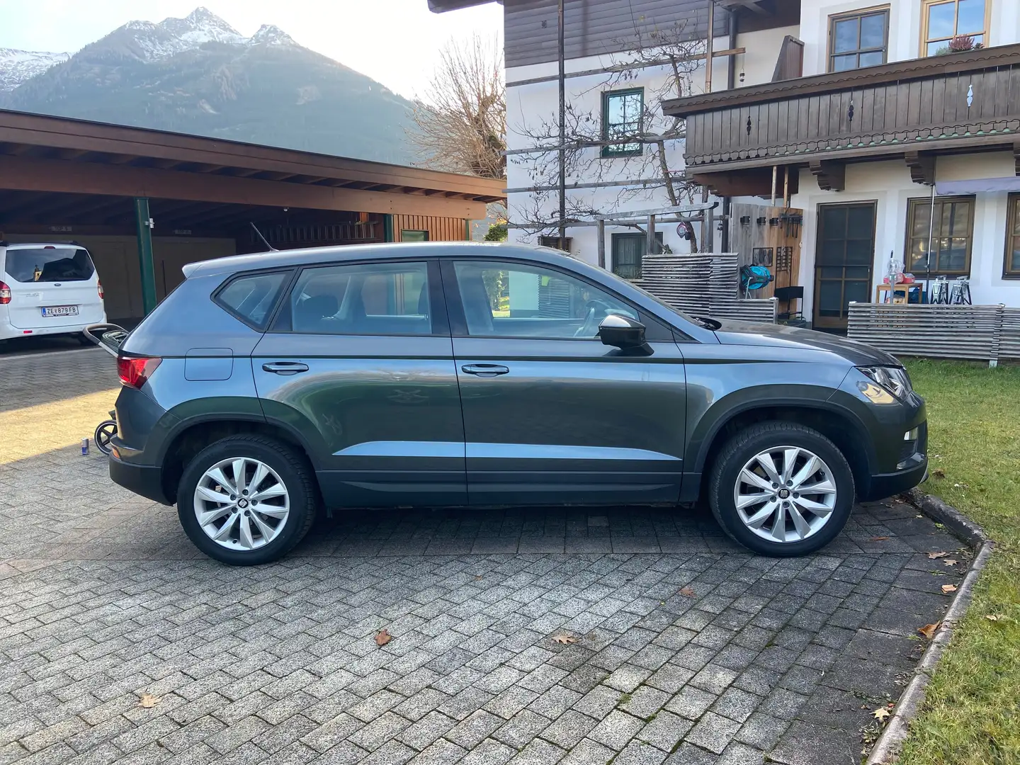 SEAT Ateca Ateca 2,0 Style 4WD TDI Style Grau - 2