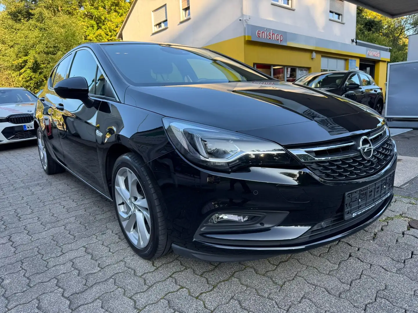 Opel Astra Dynamic Schwarz - 2