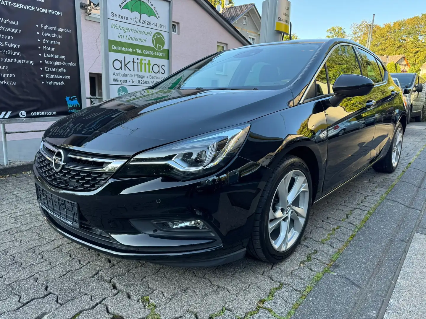 Opel Astra Dynamic Schwarz - 1