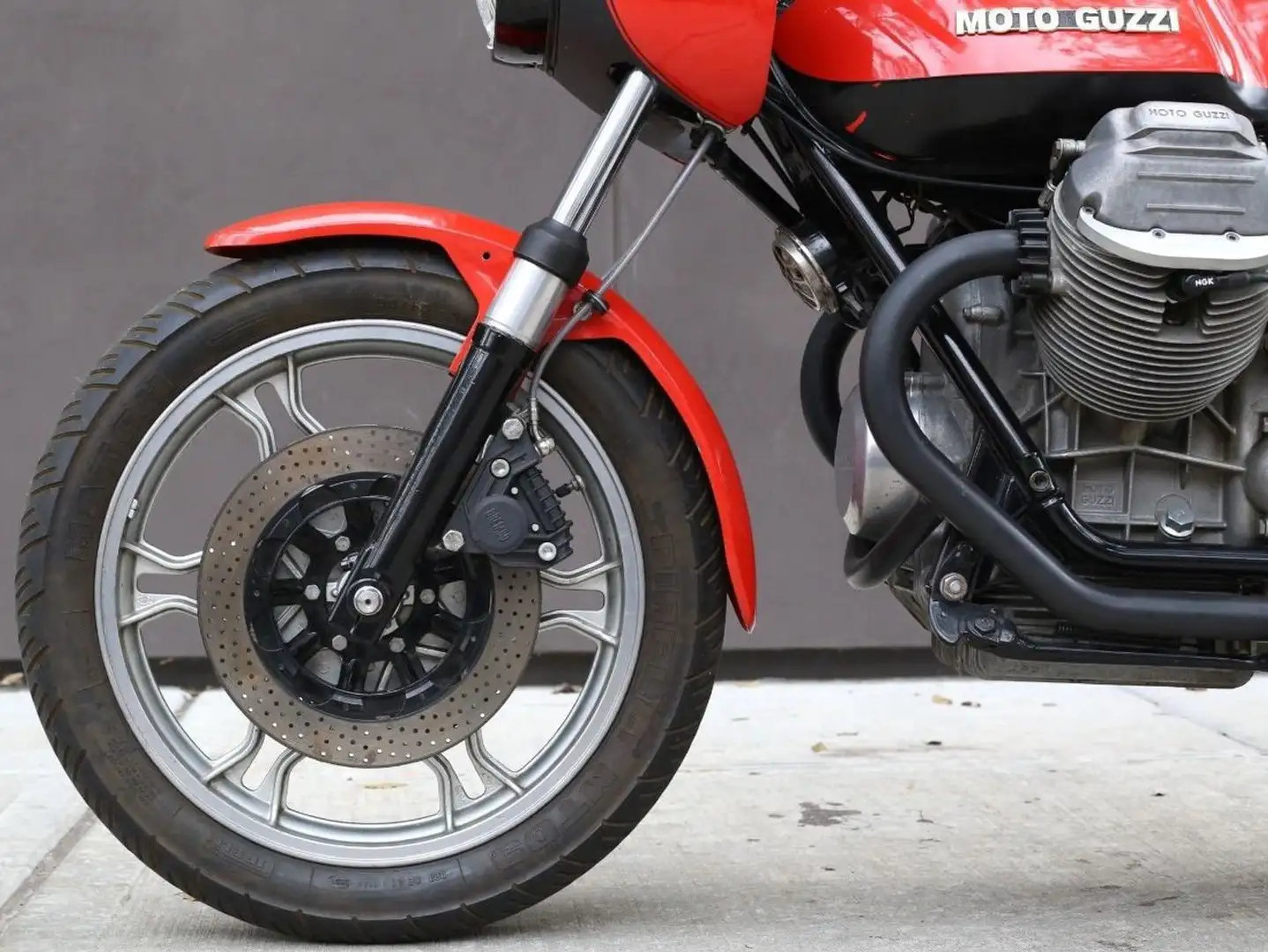 Moto Guzzi 850 Le Mans Rouge - 2
