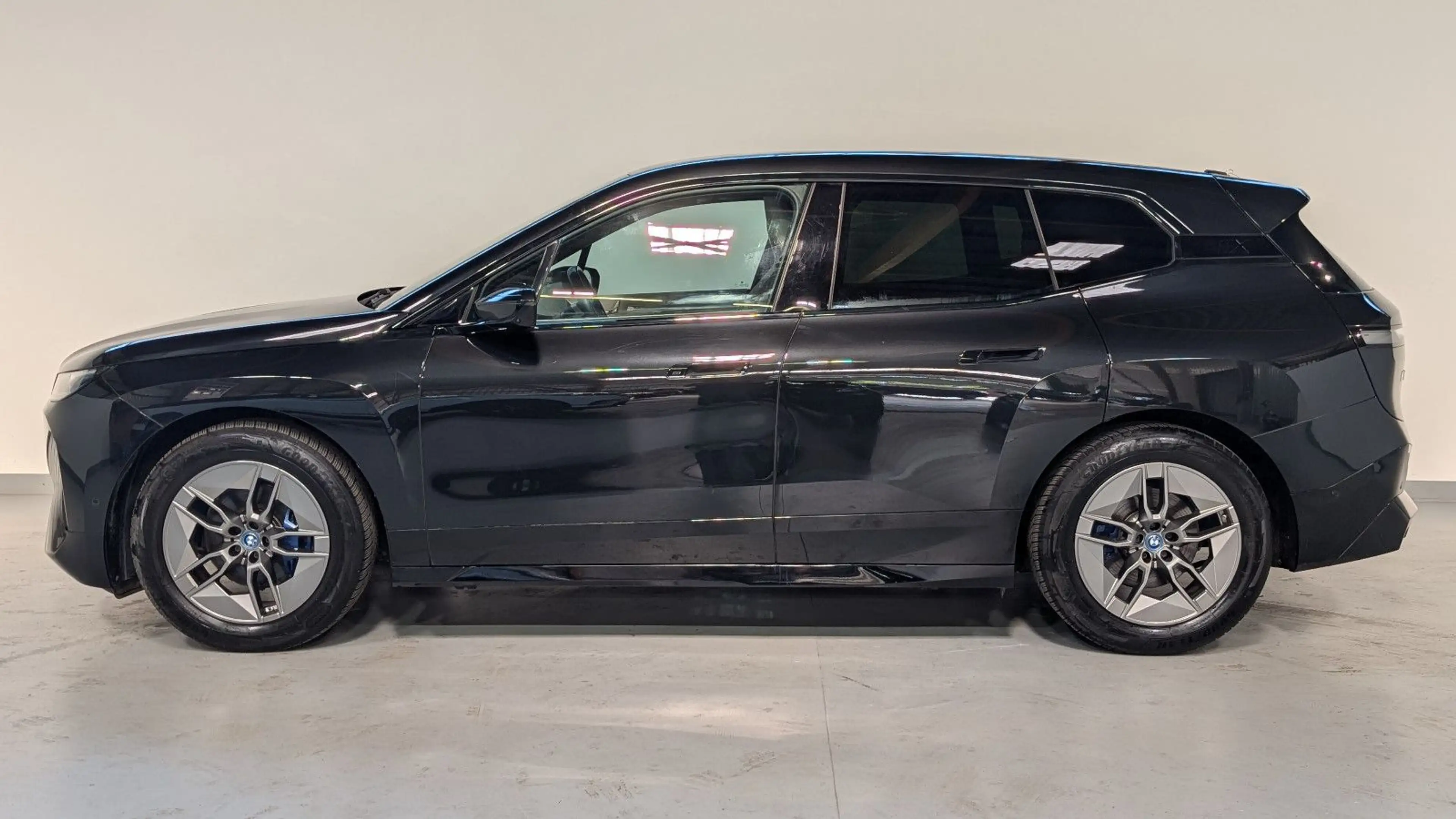 BMW iX 40 Sport HUD+H/K+SOFT+360°+MEM+KEY+PANO+AHK — photo 8