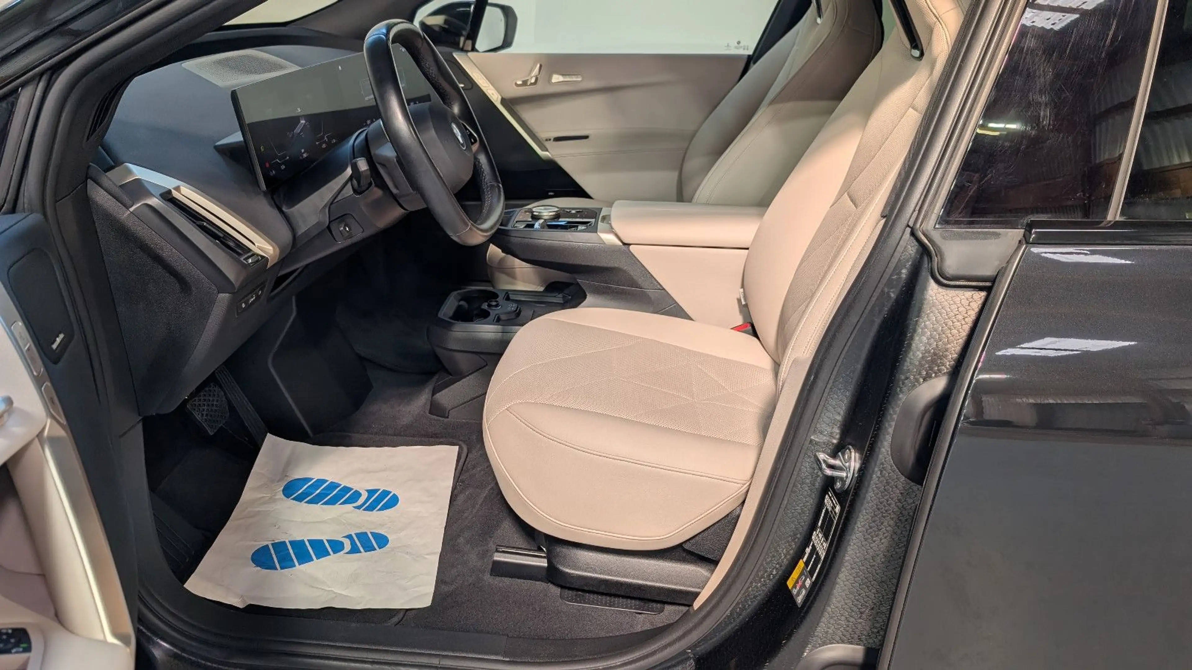 BMW iX 40 Sport HUD+H/K+SOFT+360°+MEM+KEY+PANO+AHK — photo 12