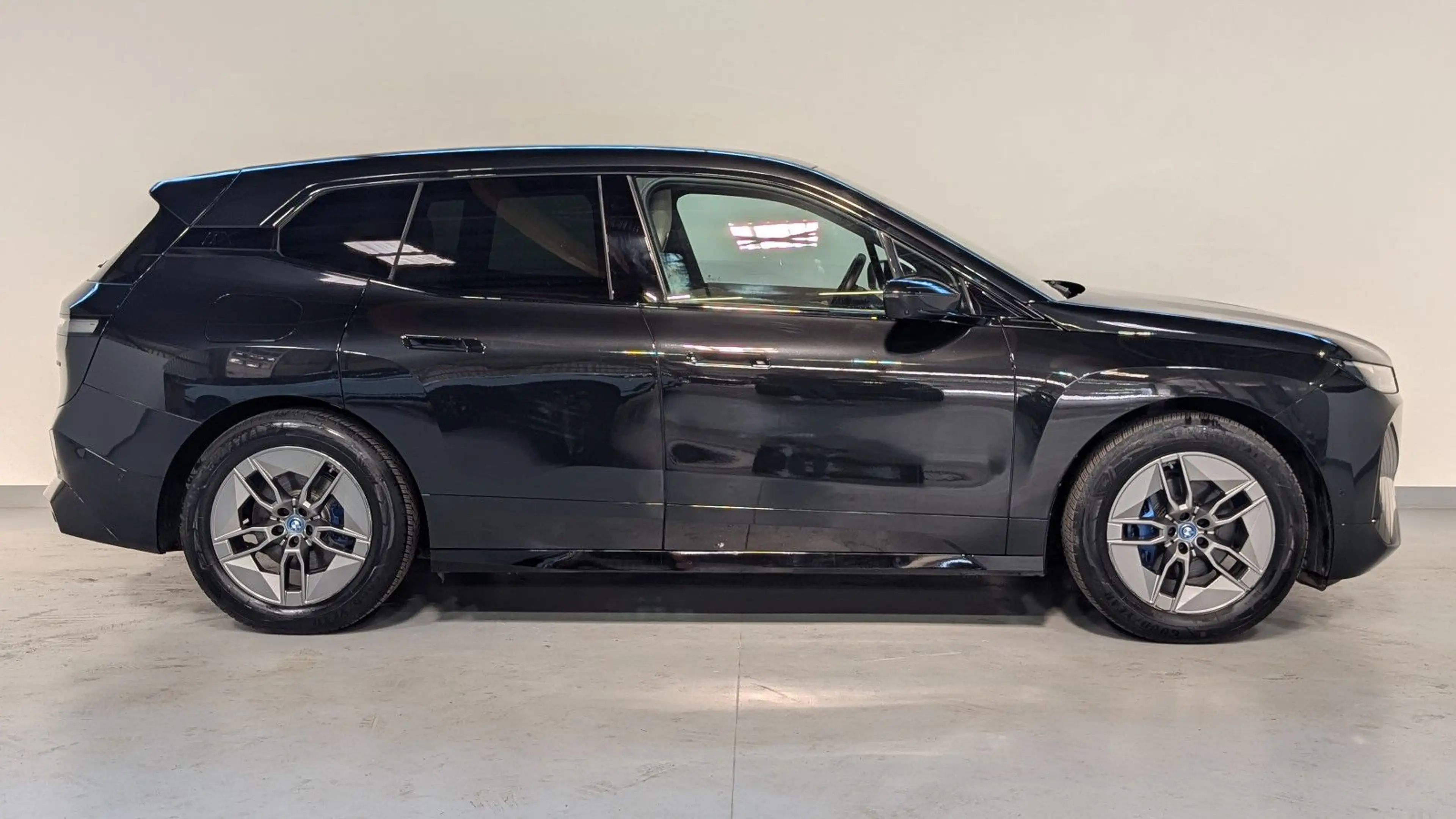 BMW iX 40 Sport HUD+H/K+SOFT+360°+MEM+KEY+PANO+AHK — photo 7