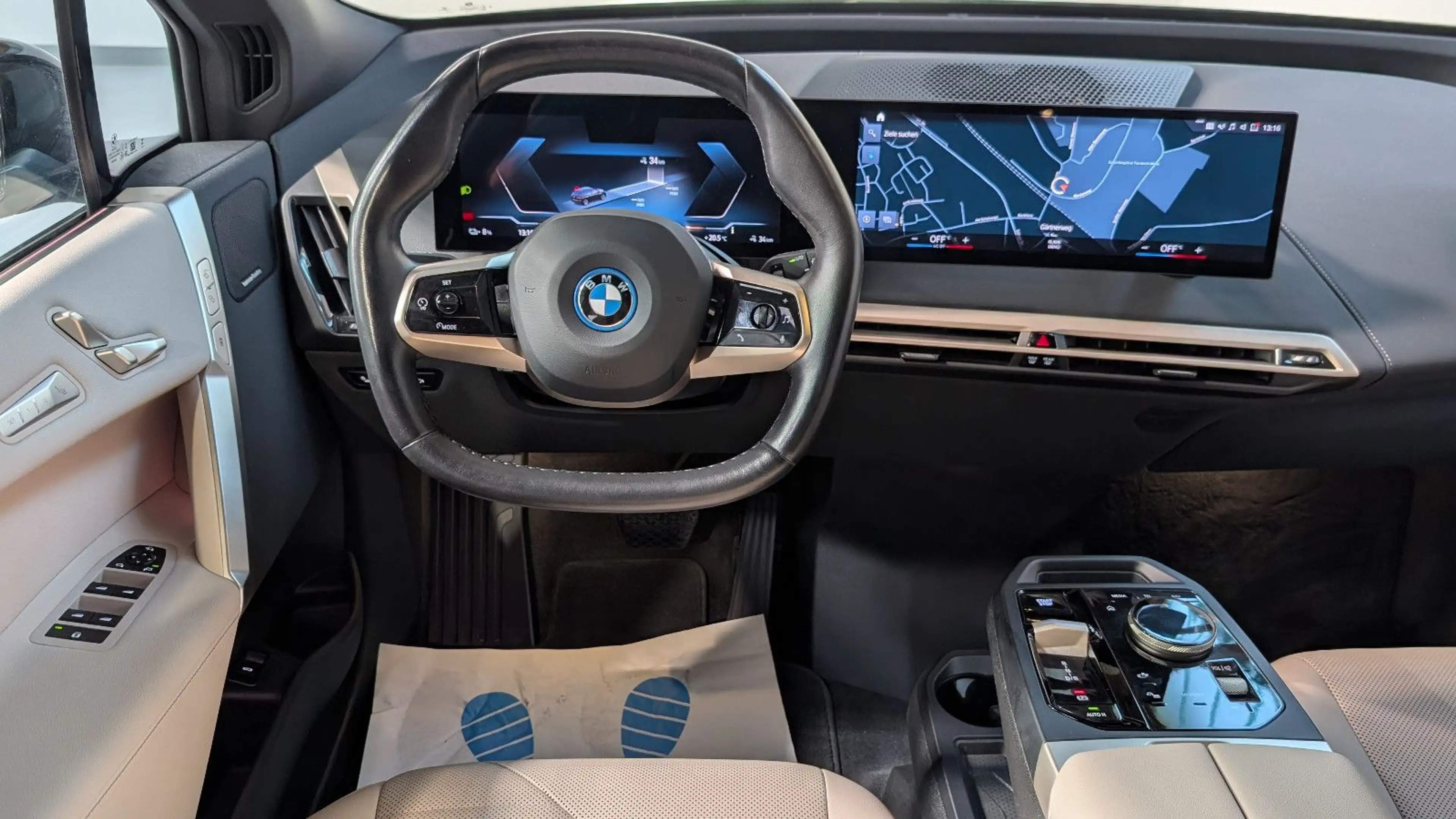 BMW iX 40 Sport HUD+H/K+SOFT+360°+MEM+KEY+PANO+AHK — photo 9