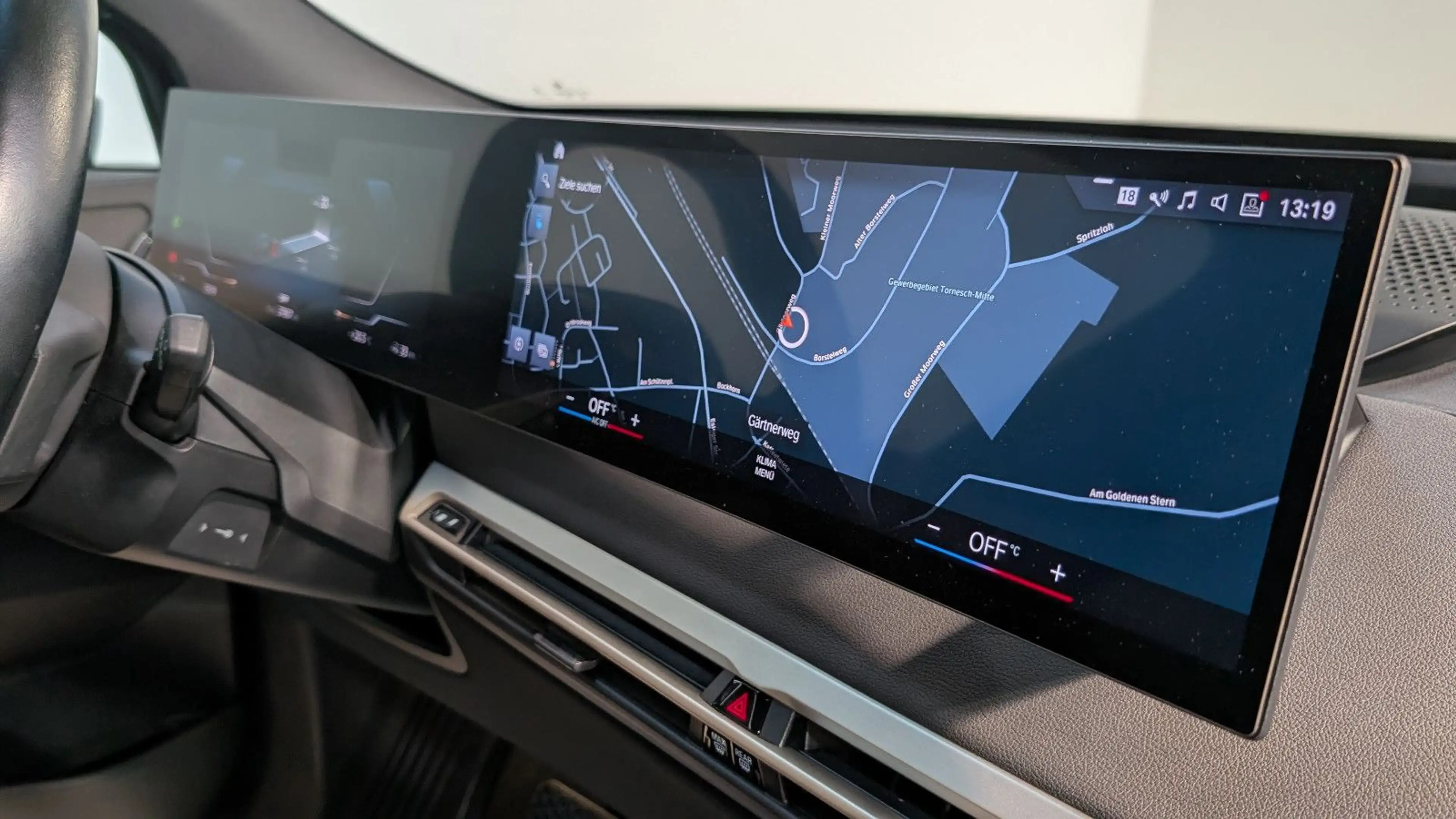 BMW iX 40 Sport HUD+H/K+SOFT+360°+MEM+KEY+PANO+AHK — photo 10