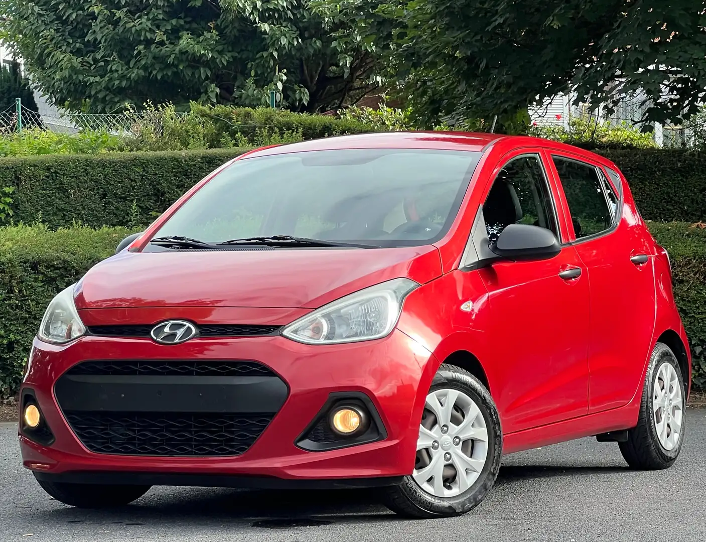 Hyundai i10 i10 1.0i Launch Edition-EURO6b-AIRCO Rouge - 2