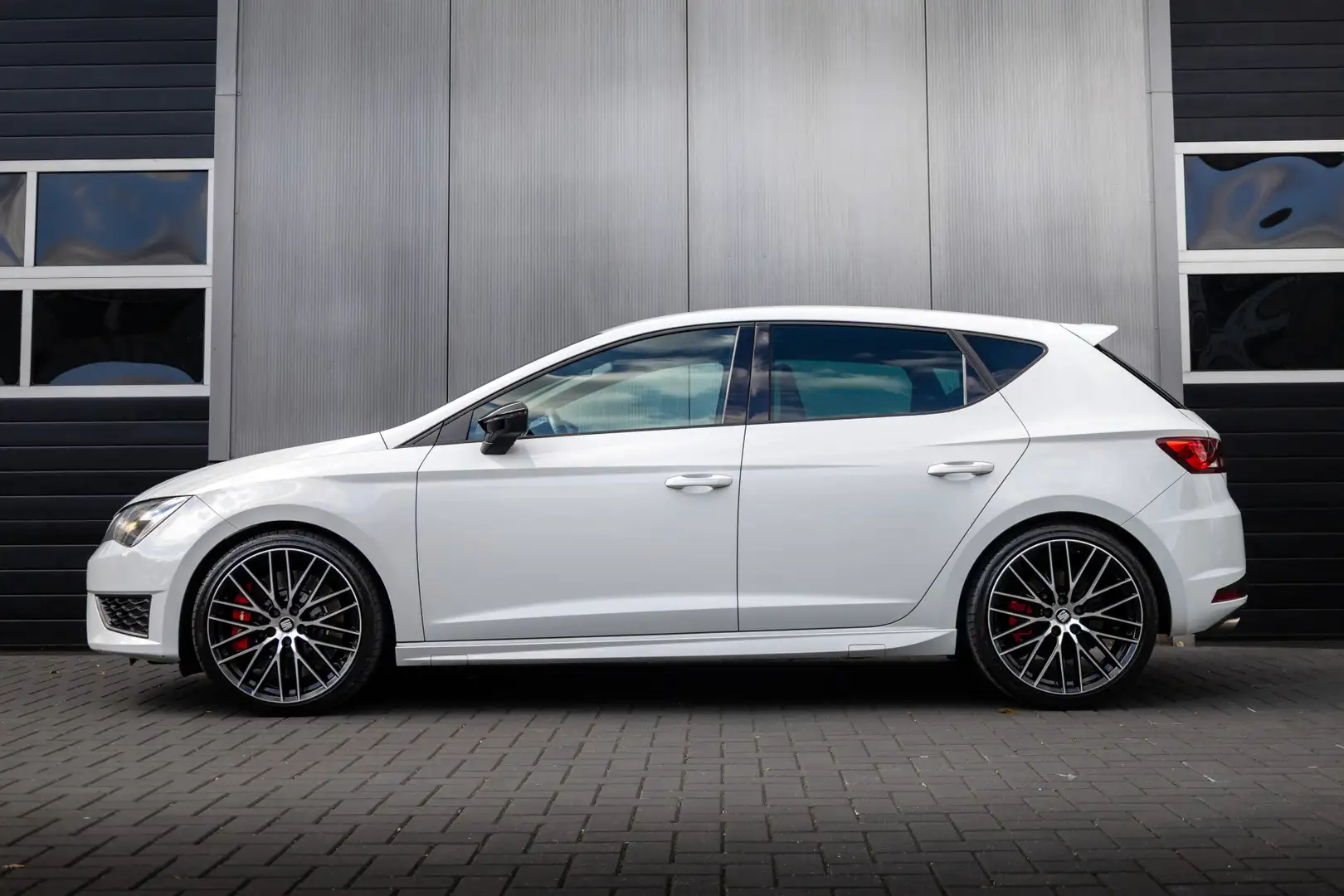 SEAT Leon Cupra 2.0 TSI 290 pk Connect / Led-Koplamp/ Sport- Wit - 2