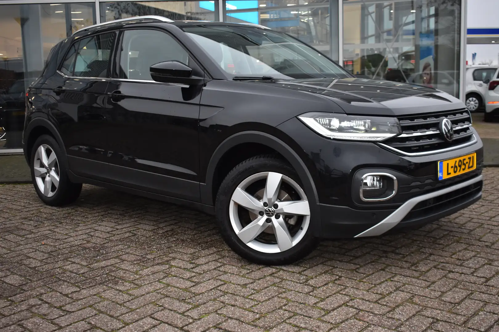Volkswagen T-Cross 1.0 110PK TSI Style | CAMERA ACHTER | ADAPT. CRUIS - 2