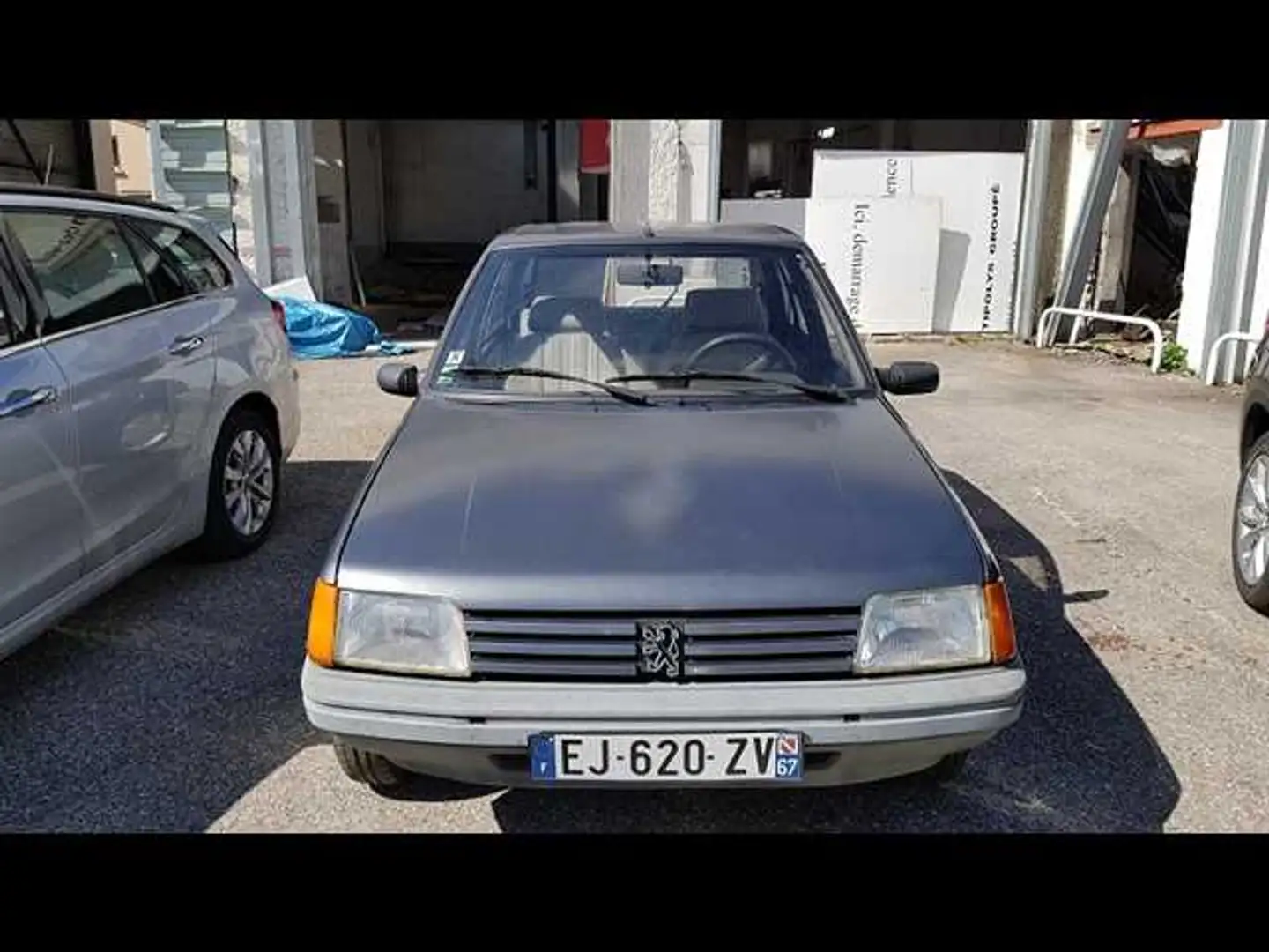 Peugeot 205 1.1 GR Šedá - 2