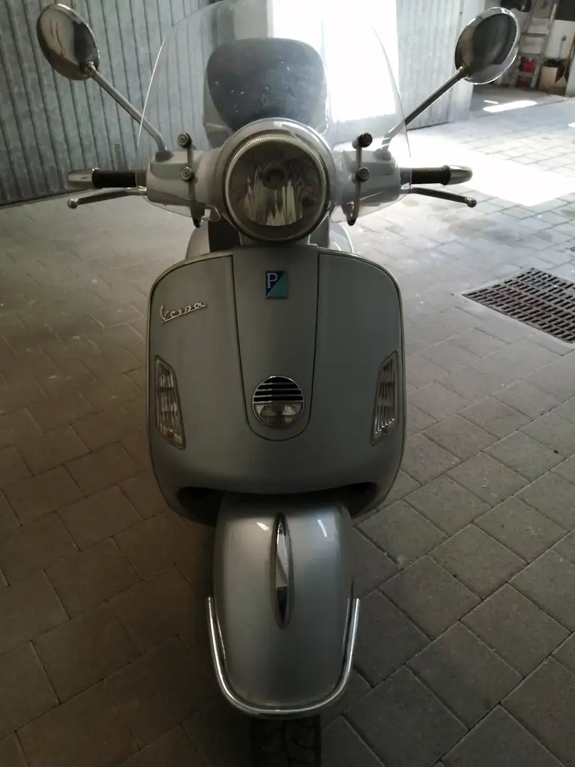 Piaggio GTS 250 - 1