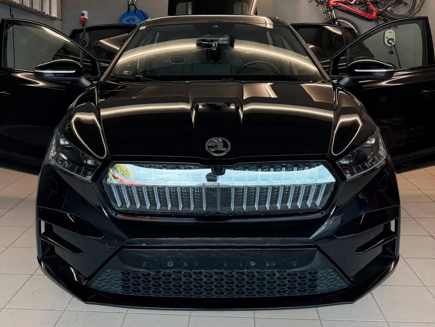 Skoda Enyaq Enyaq Coupe iV 82kWh RS RS Schwarz - 1