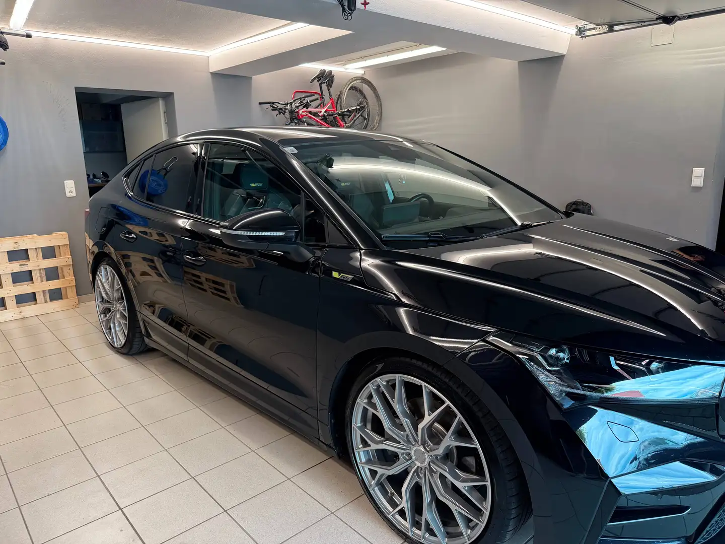 Skoda Enyaq Enyaq Coupe iV 82kWh RS RS Schwarz - 2