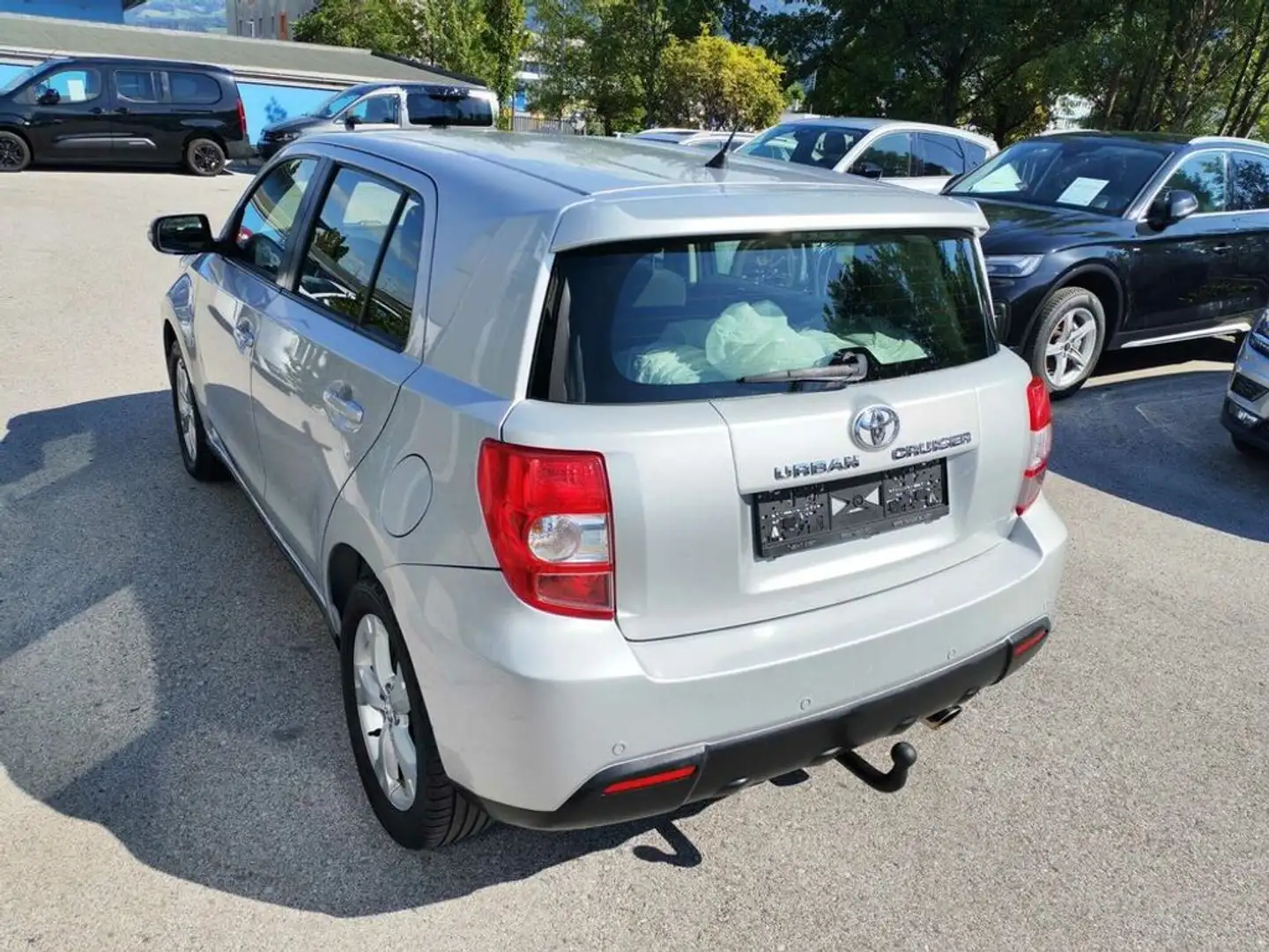 Toyota Urban Cruiser Mid 4WD Silber - 2
