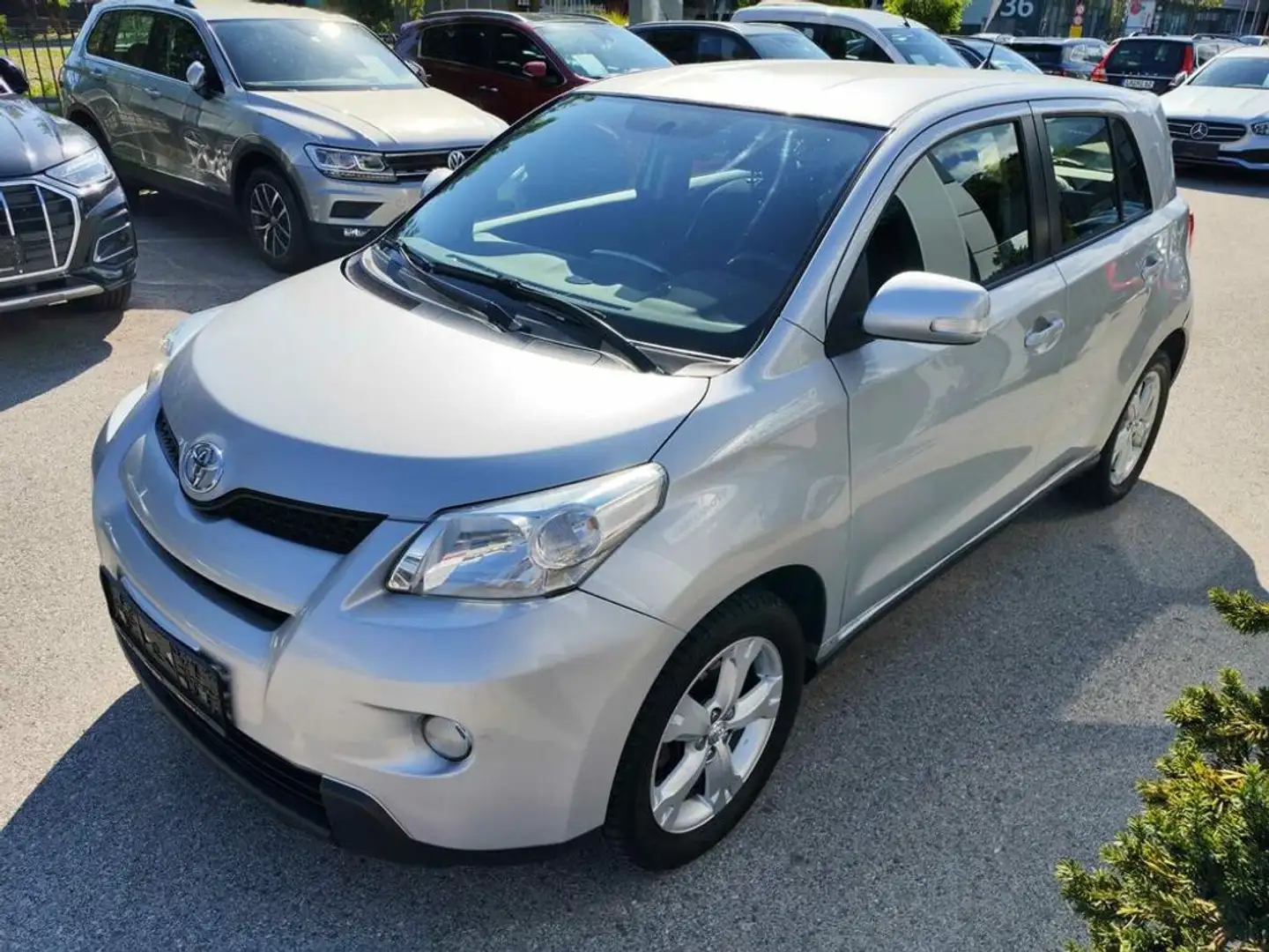 Toyota Urban Cruiser Mid 4WD Silber - 1