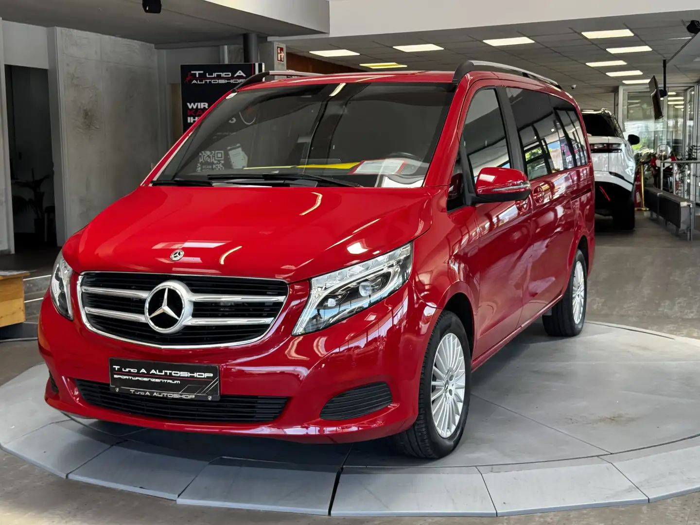 Mercedes-Benz V 220 d 4Matic Lang 6-Sitzer Aut. *Kamera*Navi*LED* Rot - 1
