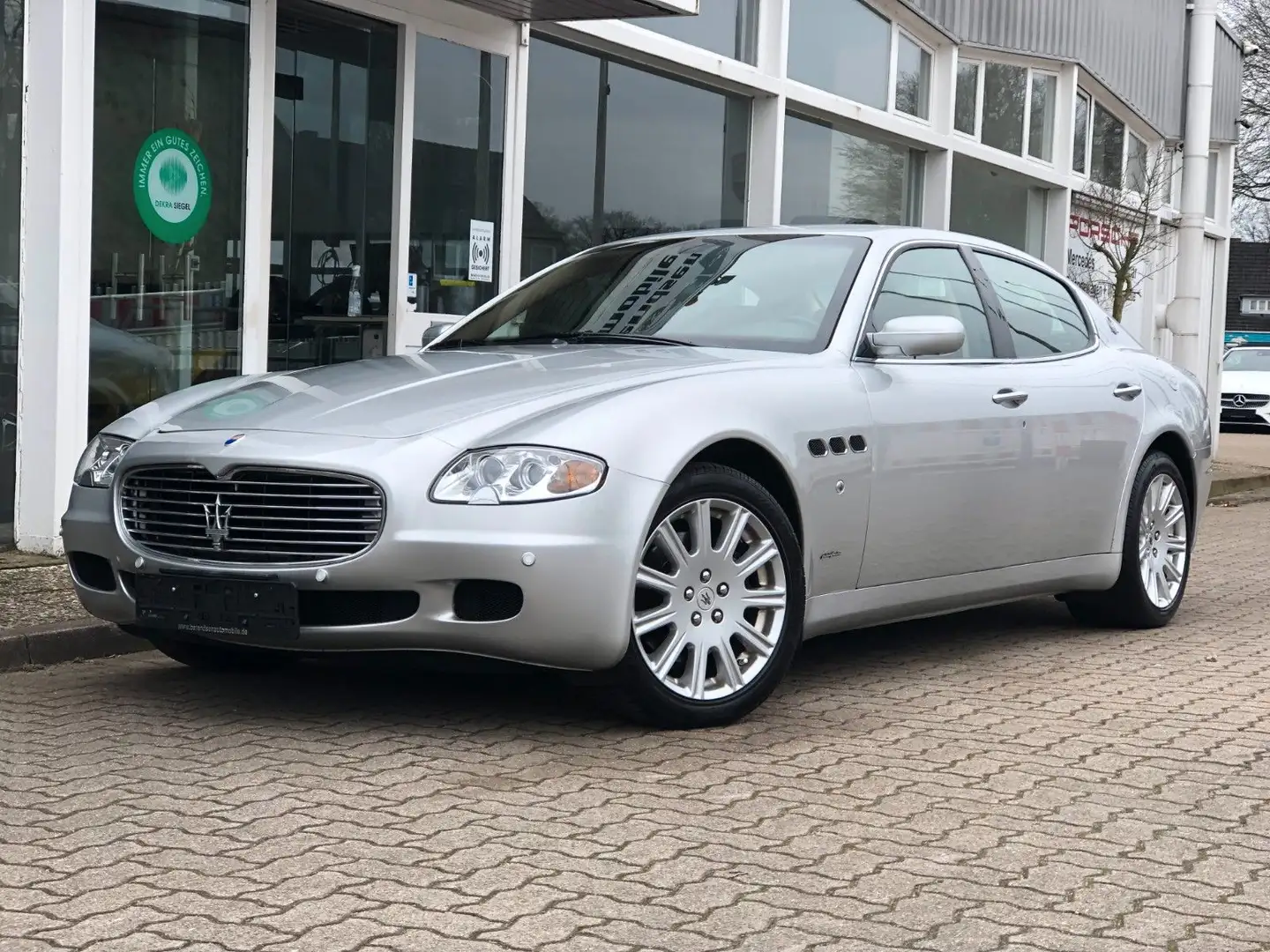 Maserati Quattroporte Srebrny - 1