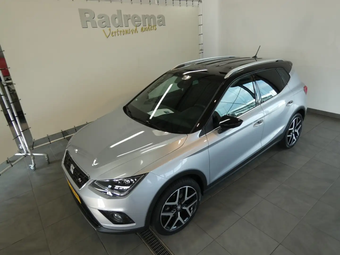 SEAT Arona TSI FR Buisiness Edition AUTOMAAT Gris - 2