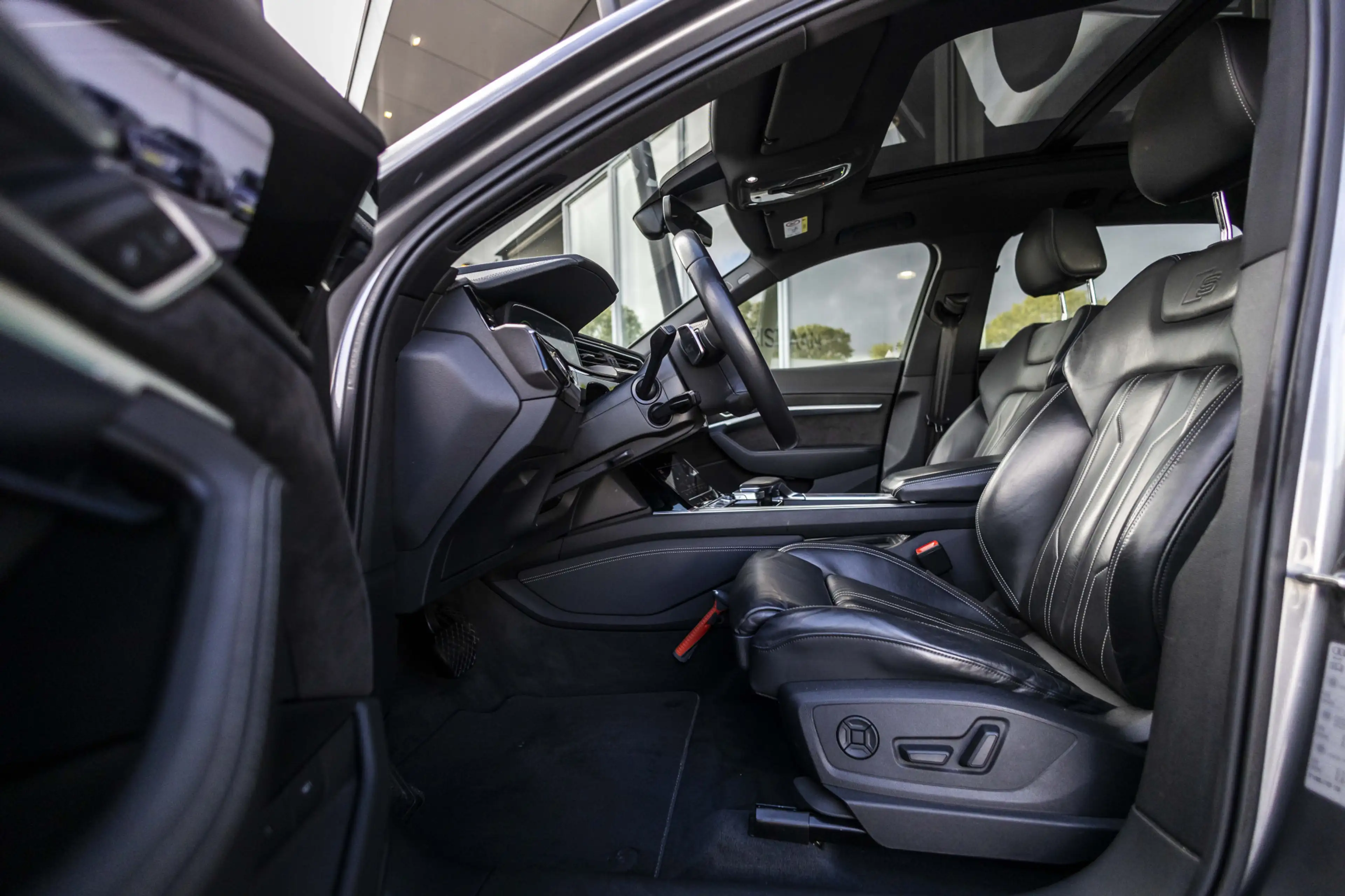 Audi e-tron e-tron 55 quattro advanced 95 kWh | SOH 91% | Pano — photo 9
