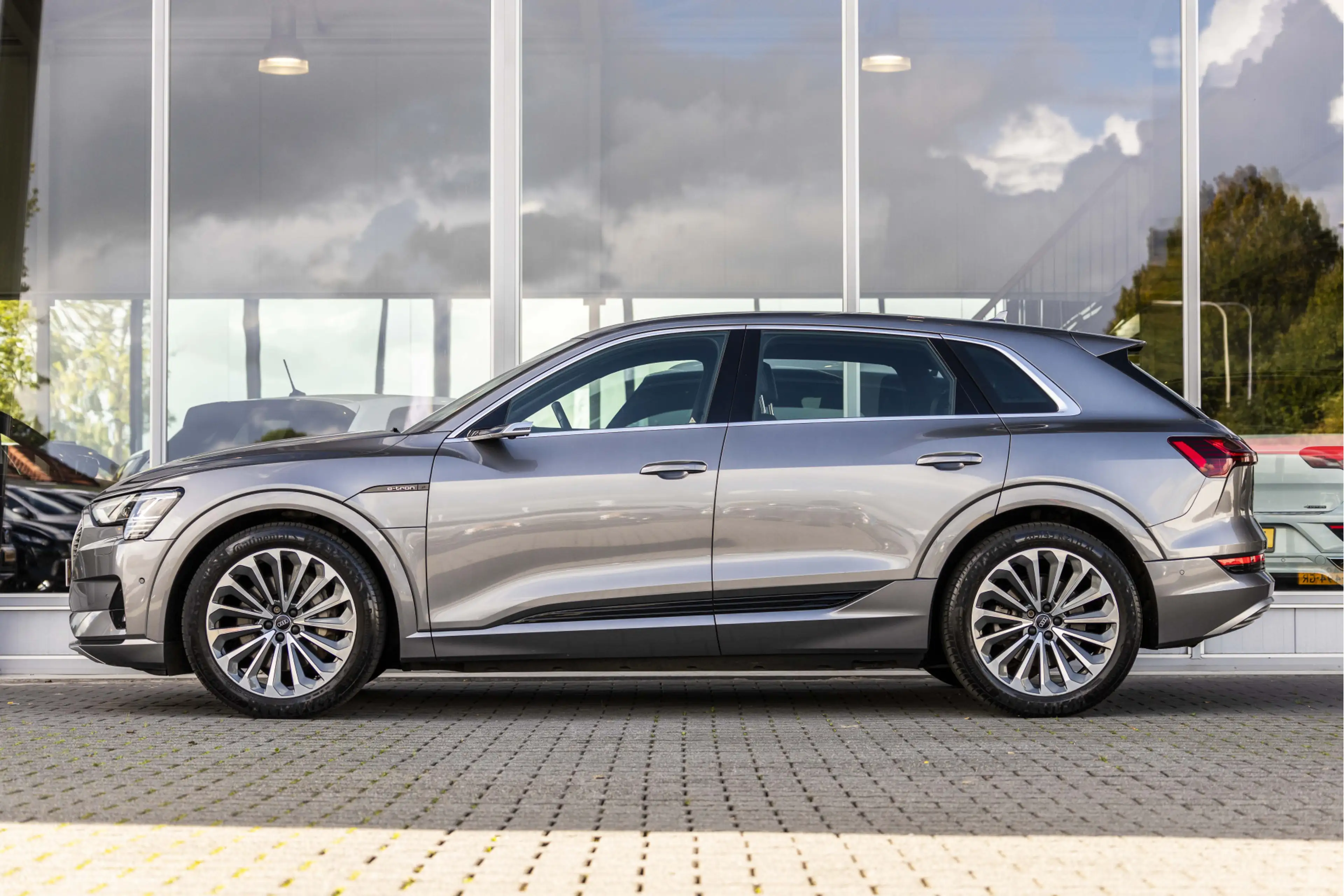 Audi e-tron e-tron 55 quattro advanced 95 kWh | SOH 91% | Pano — photo 5