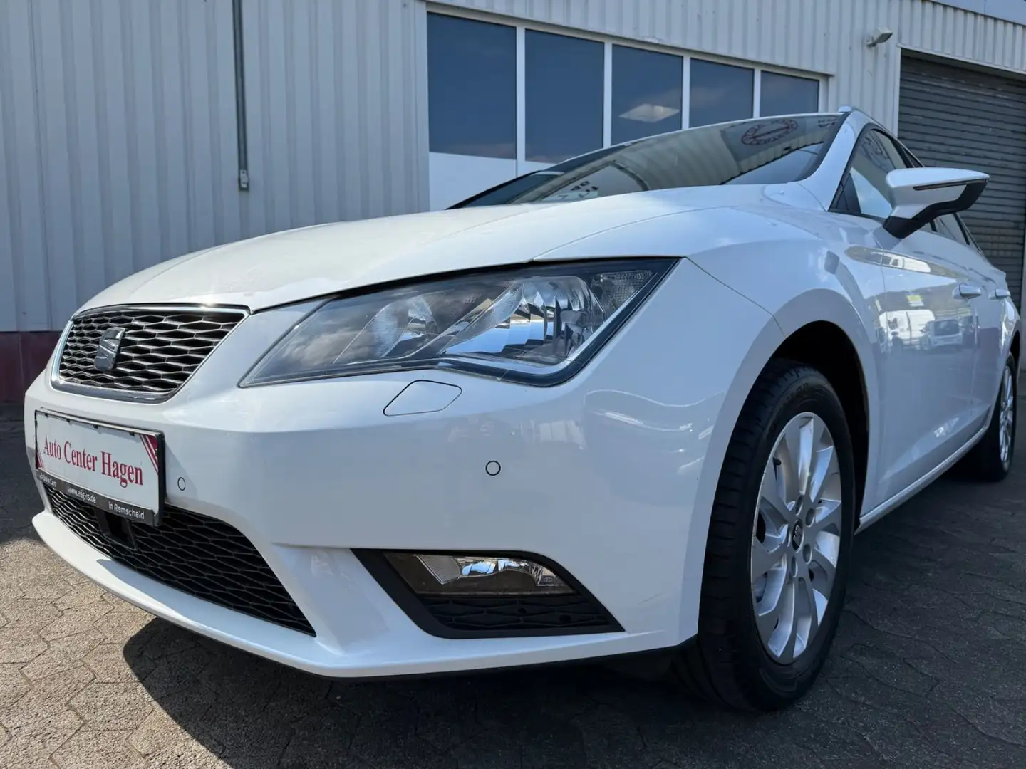 SEAT Leon ST 1.2 TSI 81kW 110PS Style/Navi/SHZ/Kamera Weiß - 1