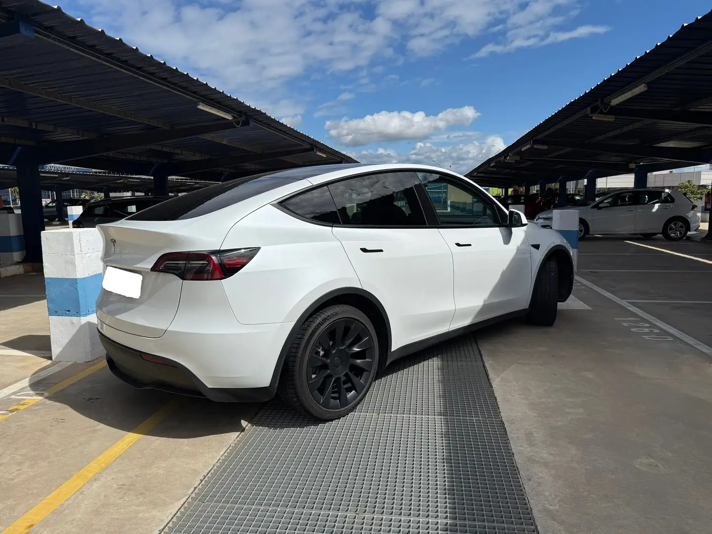 Tesla Model Y RWD - 2