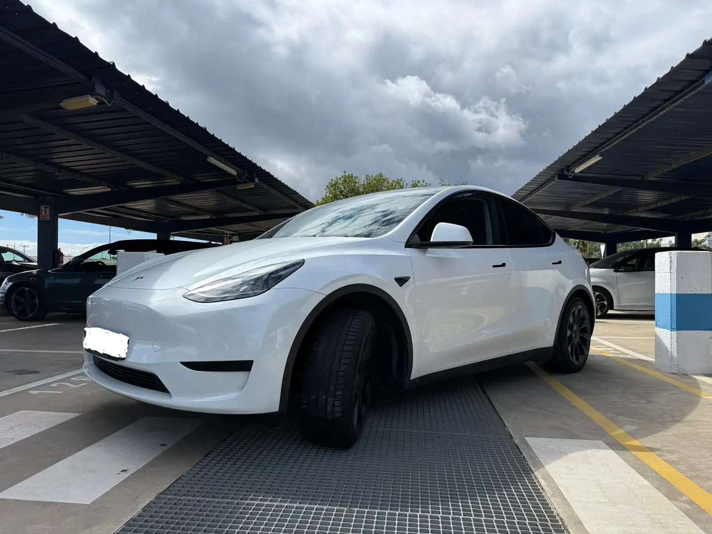 Tesla Model Y RWD - 1