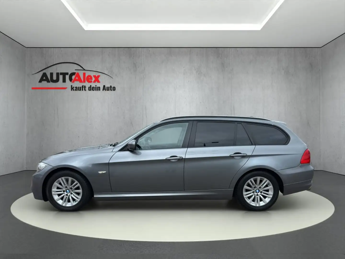 BMW 320 320i Touring Aut. - 2