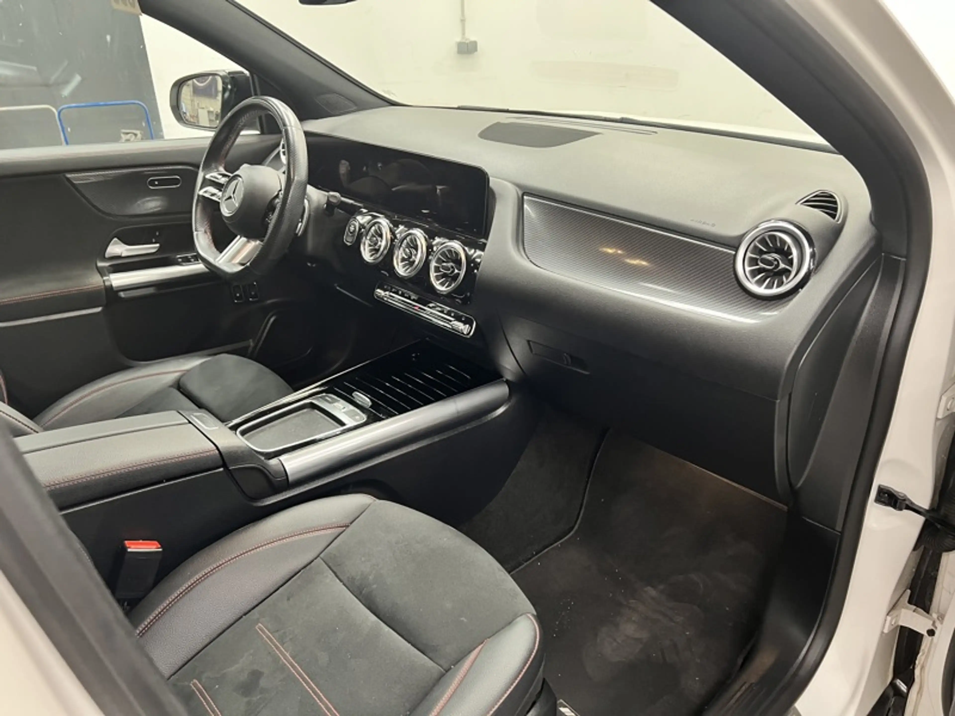 Mercedes-Benz GLA 250 e AMG Pack Night — photo 7