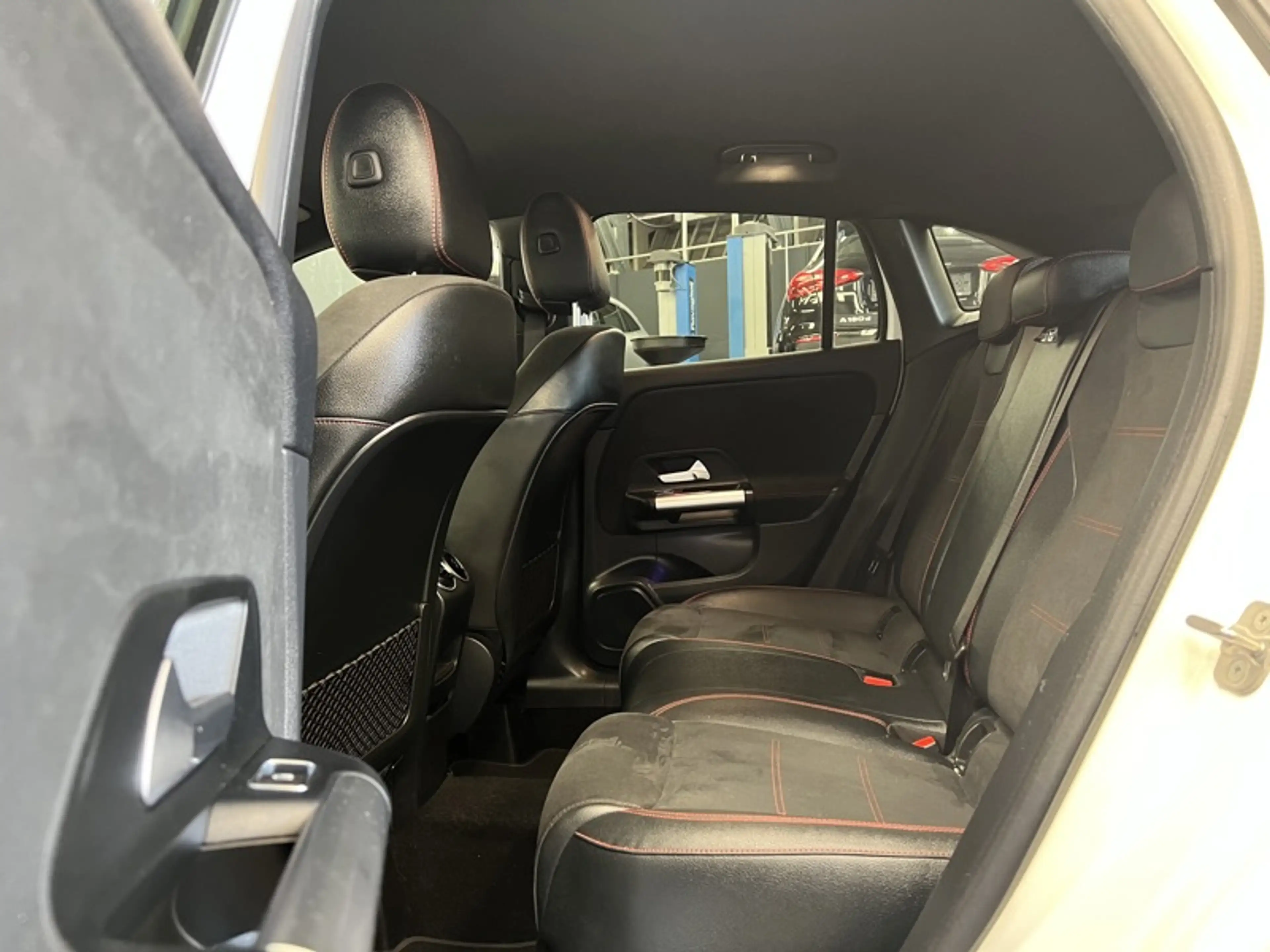 Mercedes-Benz GLA 250 e AMG Pack Night — photo 9