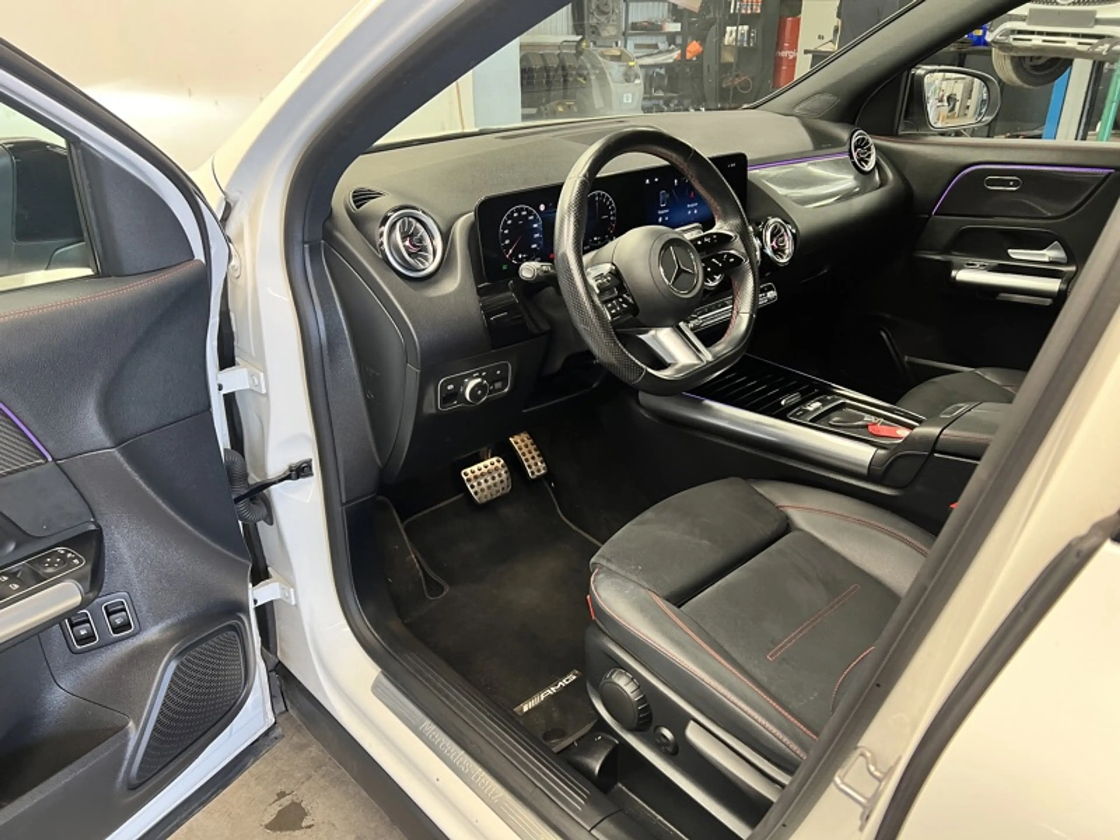 Mercedes-Benz GLA 250 e AMG Pack Night — photo 11