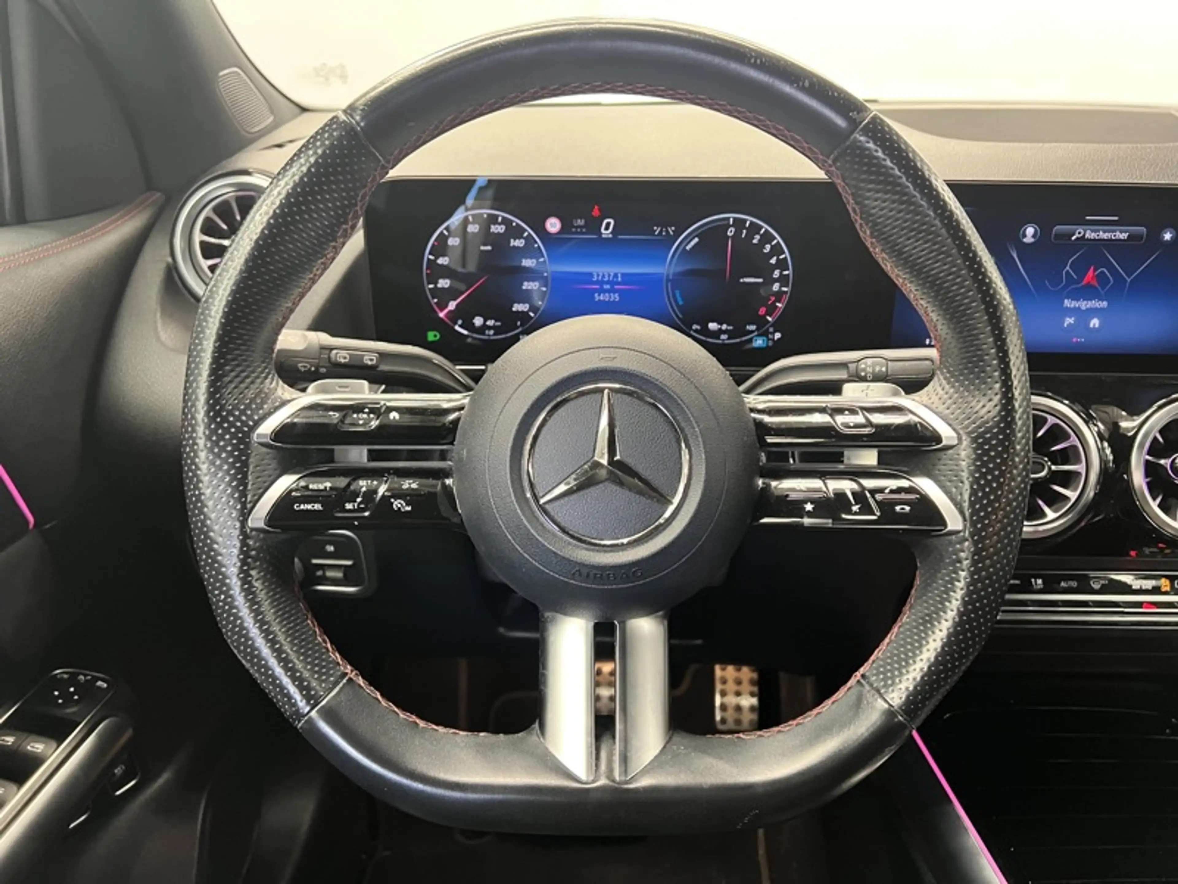 Mercedes-Benz GLA 250 e AMG Pack Night — photo 3